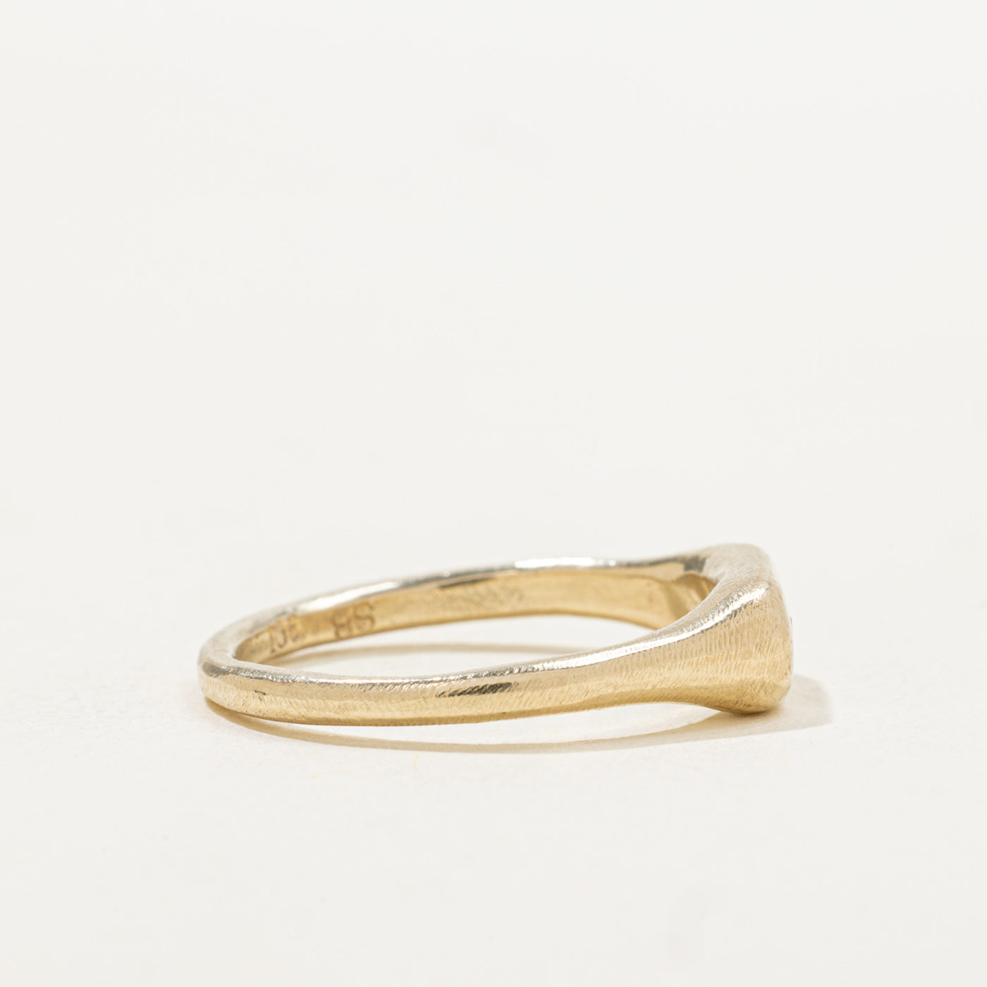 Bague chevalière en saphir taille baguette serti à fleur | 0,14 ct | Taille 9,25 |