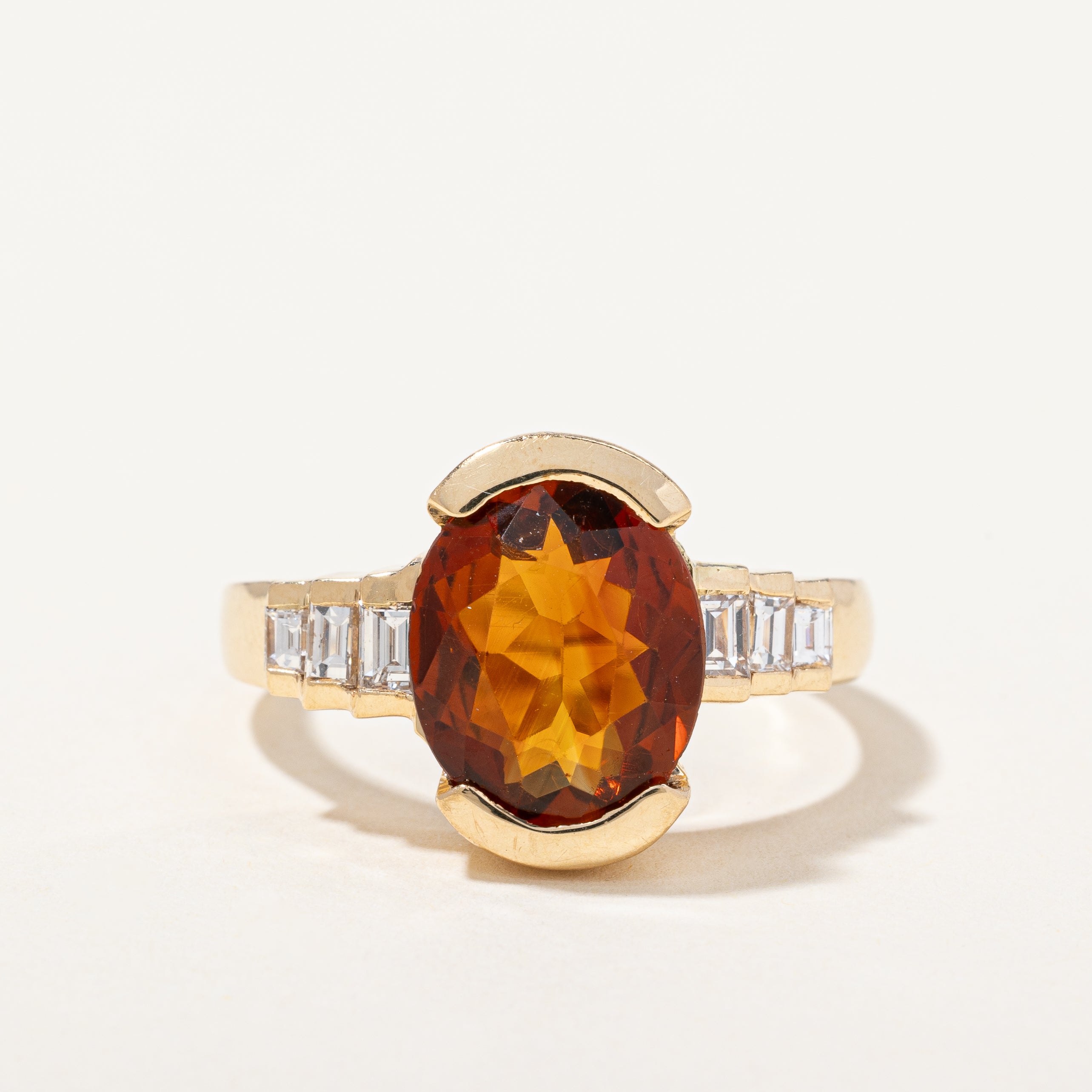 Bague cocktail en citrine et diamants | 2,60 ct, 0,40 ct au total | Taille 9,75 |