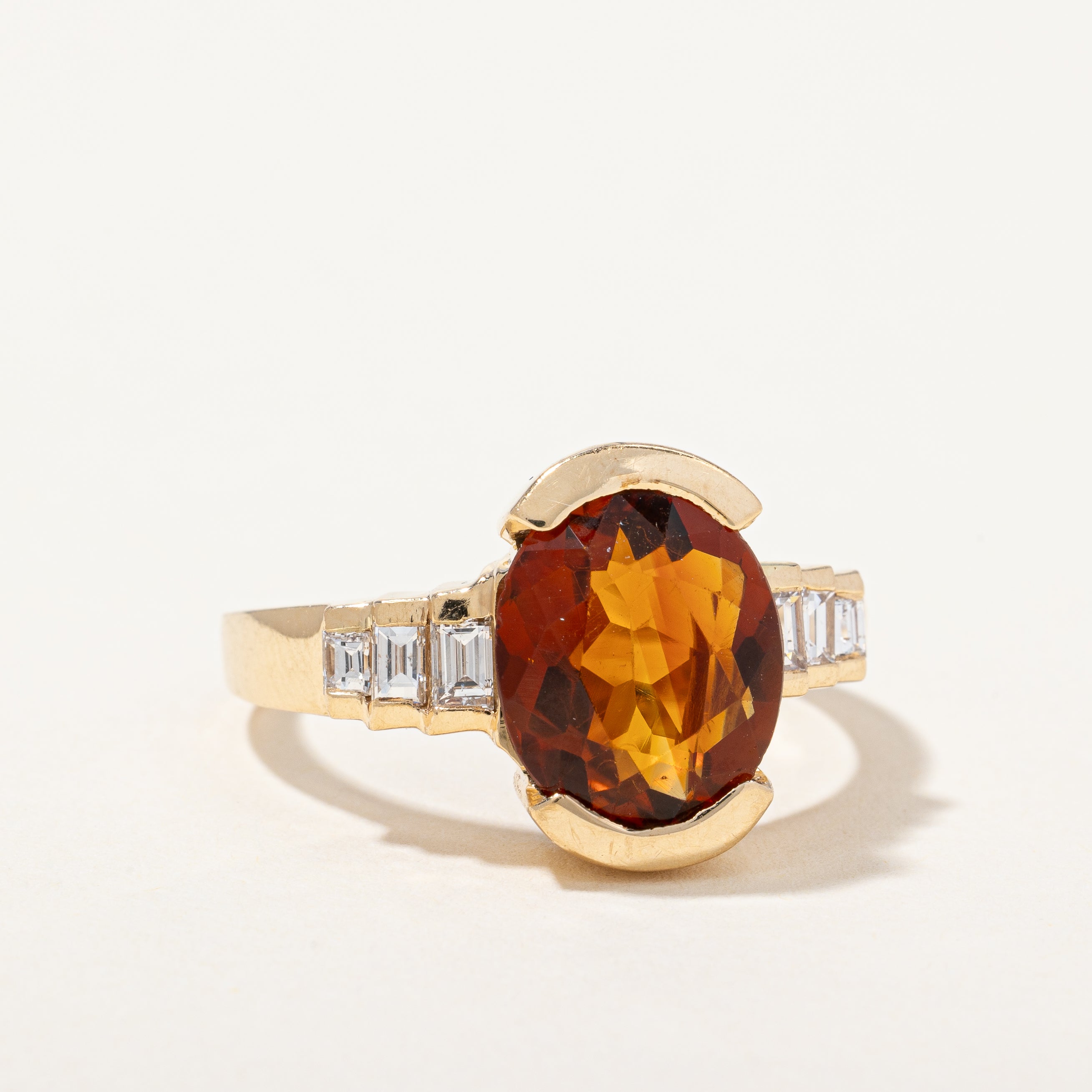 Bague cocktail en citrine et diamants | 2,60 ct, 0,40 ct au total | Taille 9,75 |
