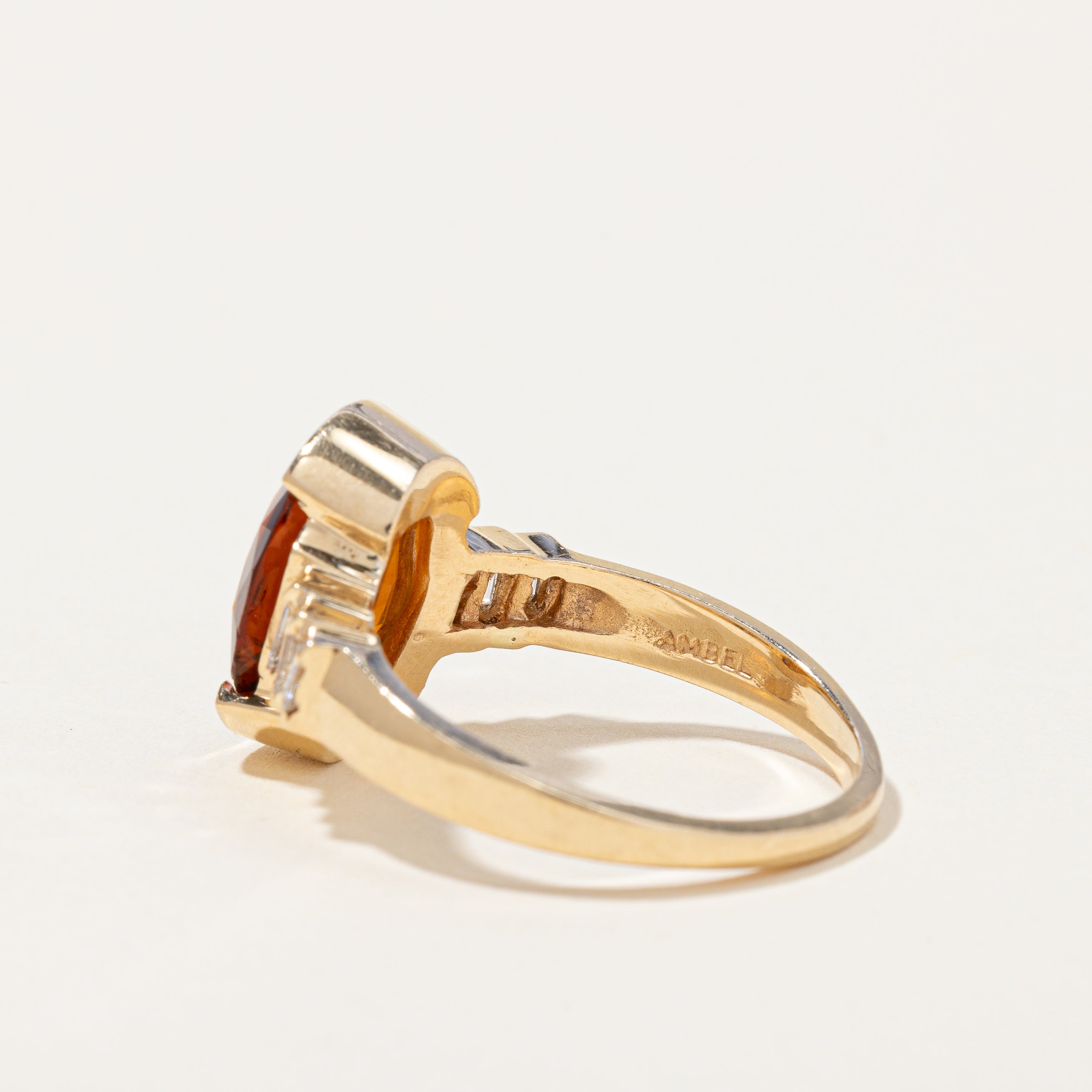 Bague cocktail en citrine et diamants | 2,60 ct, 0,40 ct au total | Taille 9,75 |