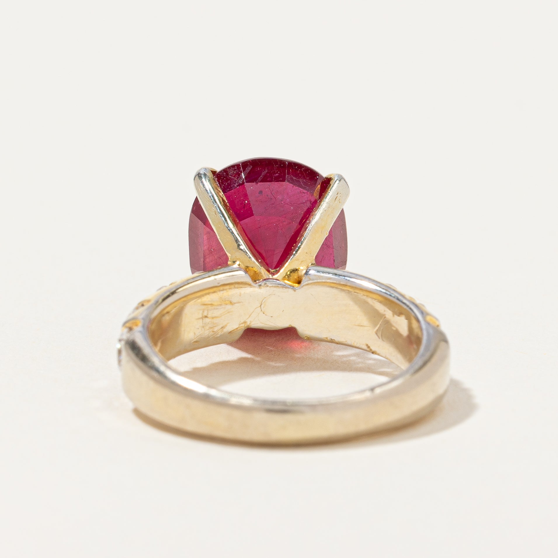 Bague cocktail rubis et diamants | 5,00 ct, 0,86 ct au total | Taille 4 |
