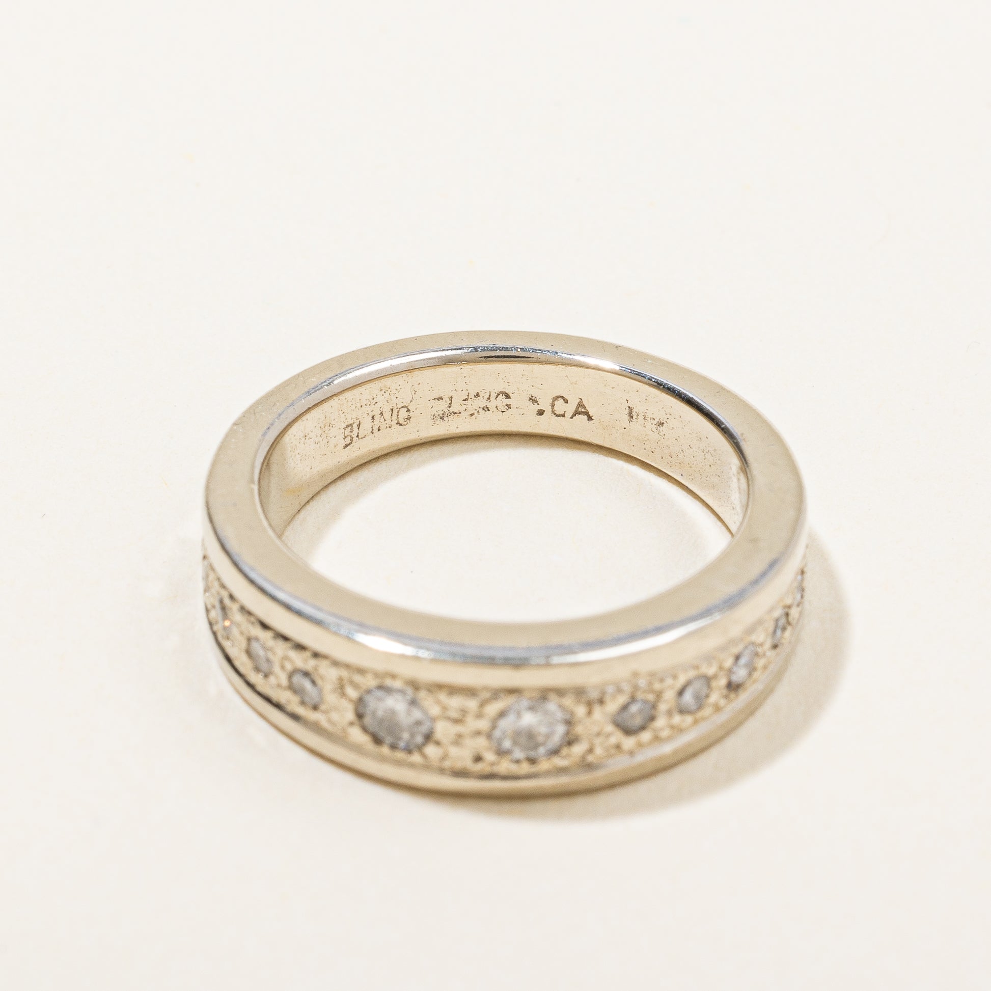 Bague vintage sertie de diamants texturés | 0,20 ct | Taille 4,75 |