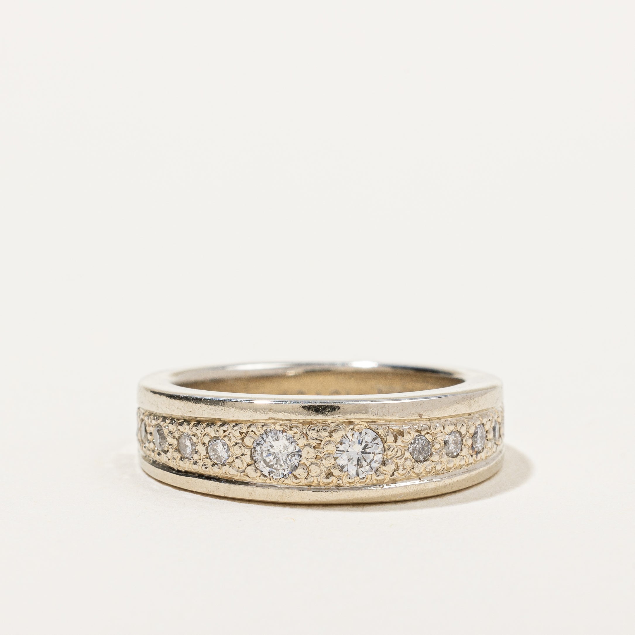 Bague vintage sertie de diamants texturés | 0,20 ct | Taille 4,75 |