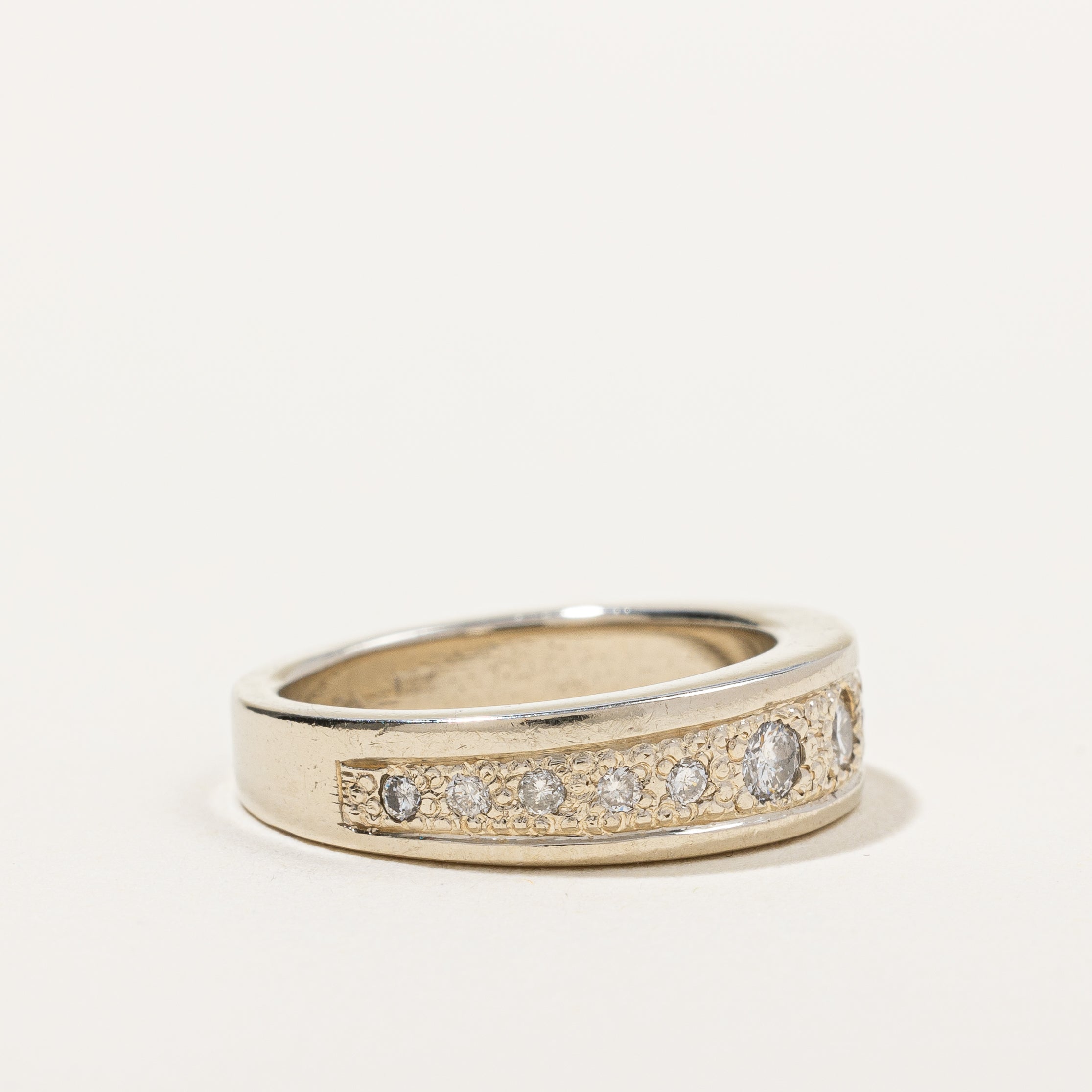Bague vintage sertie de diamants texturés | 0,20 ct | Taille 4,75 |