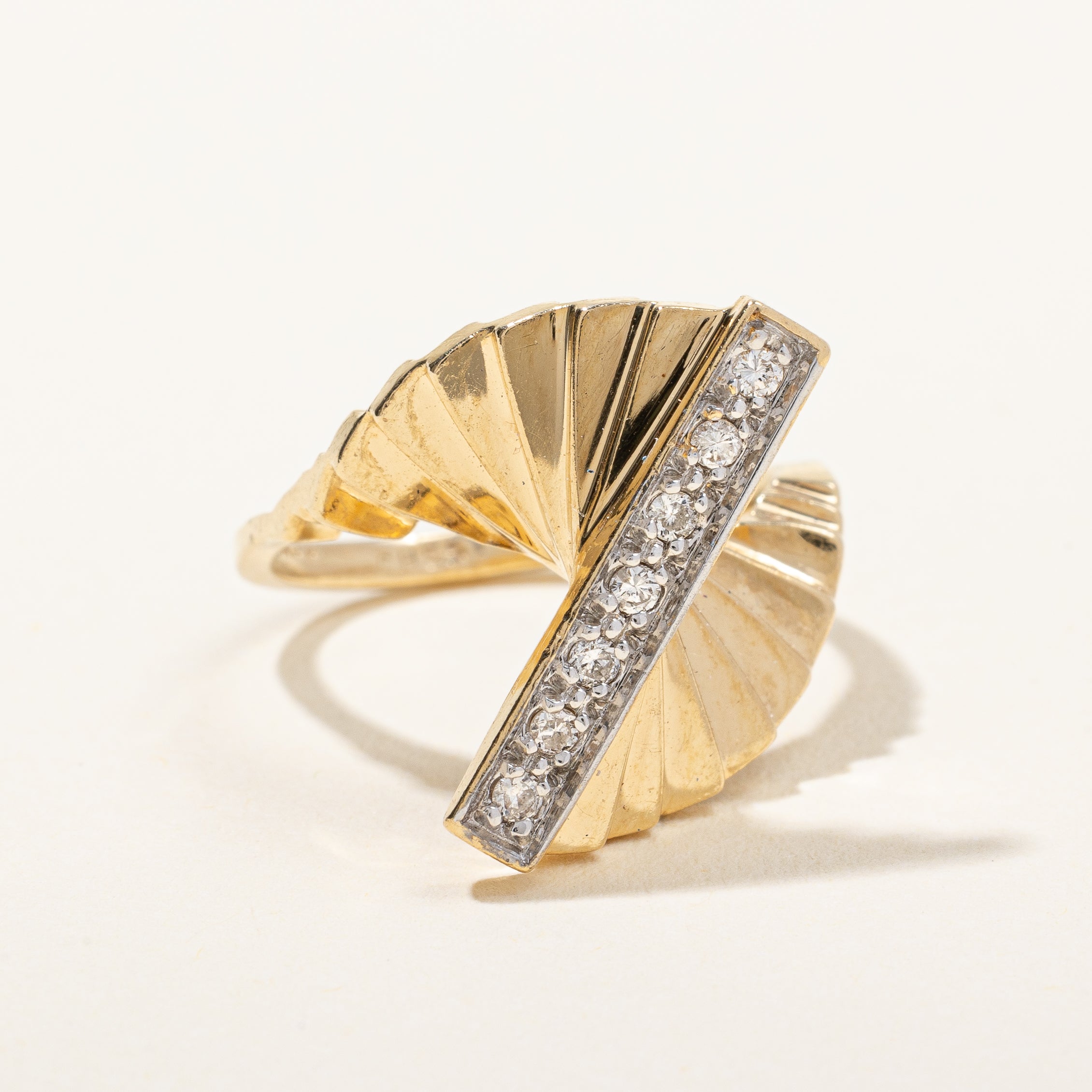 Diamond Column Twisted Fan Cocktail Ring | 0.25 ctw, SZ 5.5 |