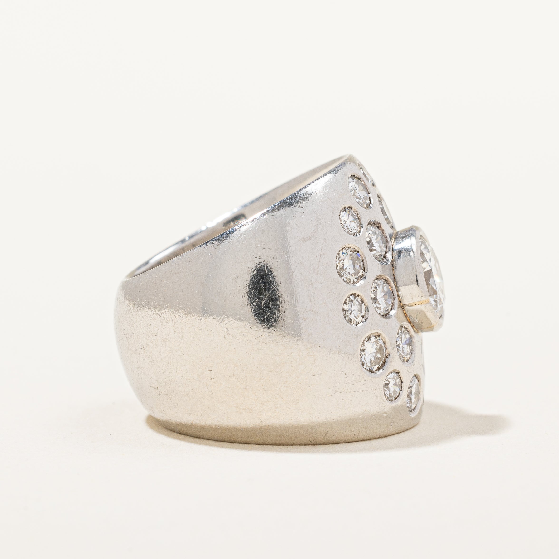 Bague cocktail épaisse en platine sertie de plusieurs diamants | 2,00 ct au total | Taille 5