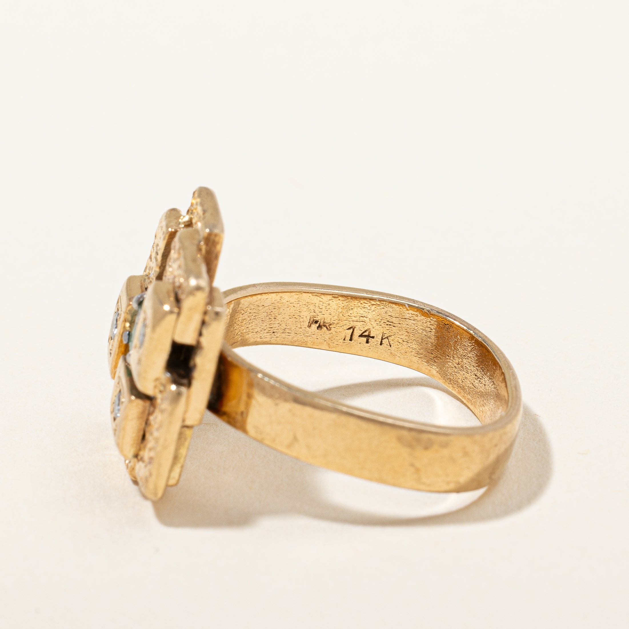 Vintage 1970s Emerald Cocktail Ring | 0.09 ct, SZ 5.5 |