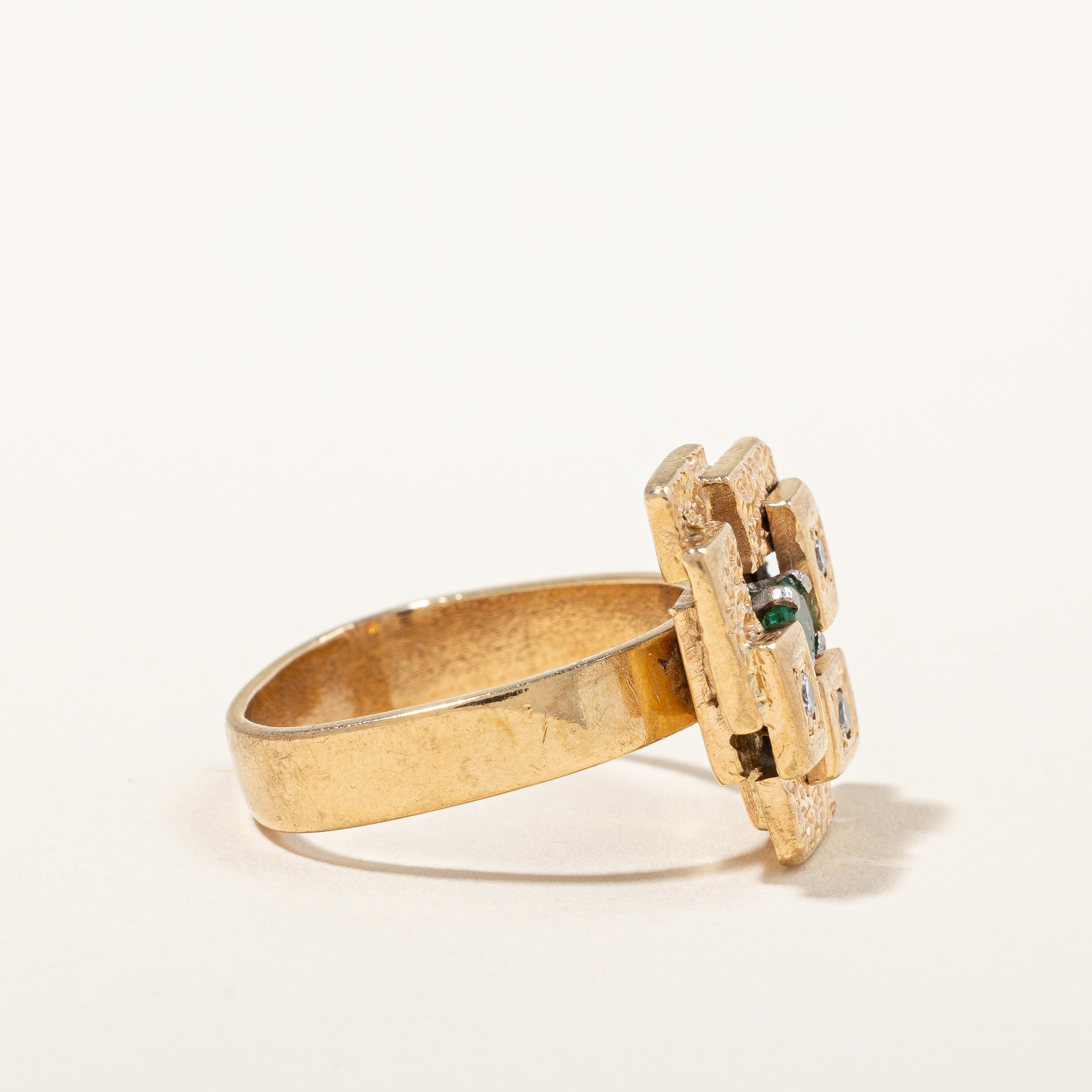 Vintage 1970s Emerald Cocktail Ring | 0.09 ct, SZ 5.5 |