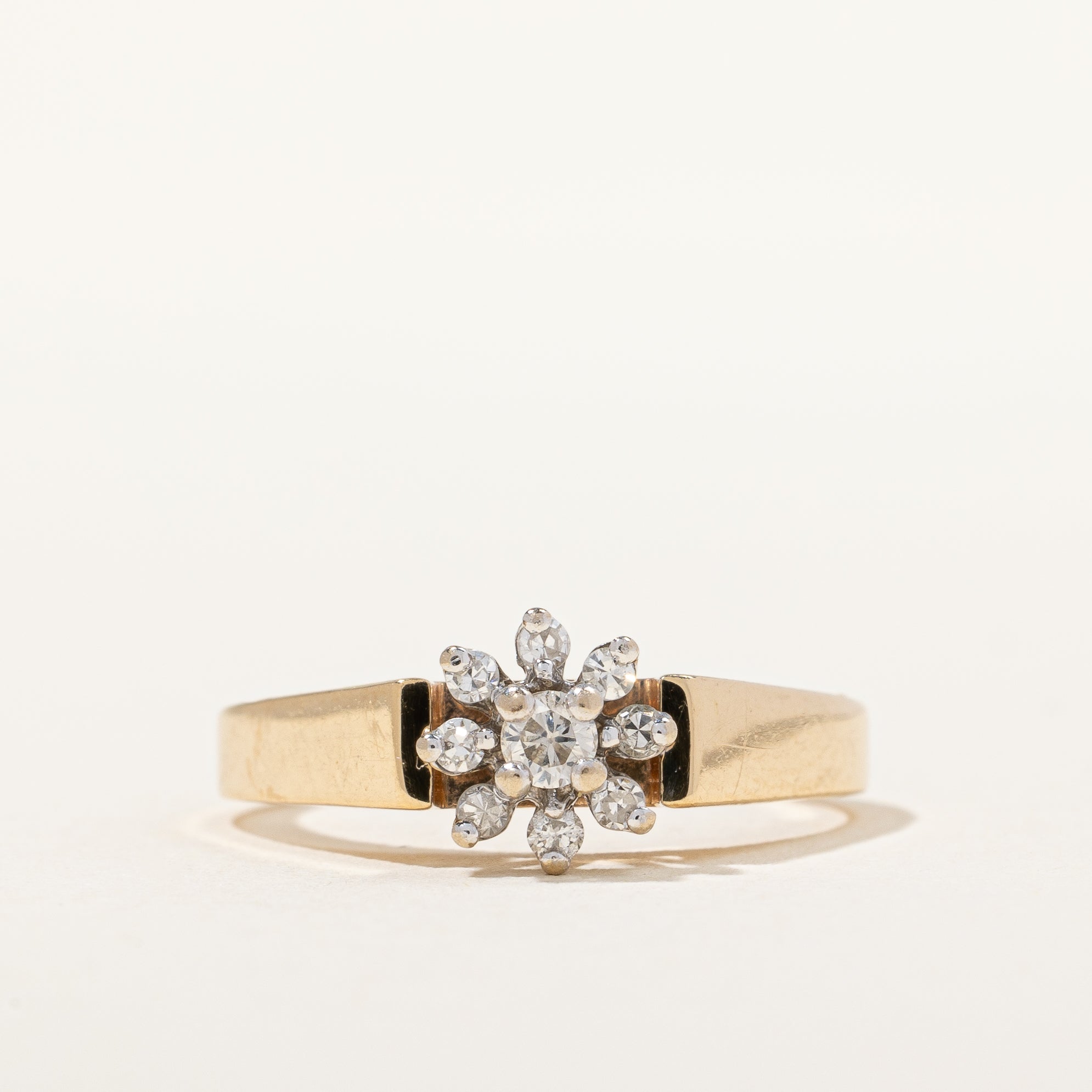 14K Floral Cluster Diamond Ring | 0.13ctw | SZ 6.25 |