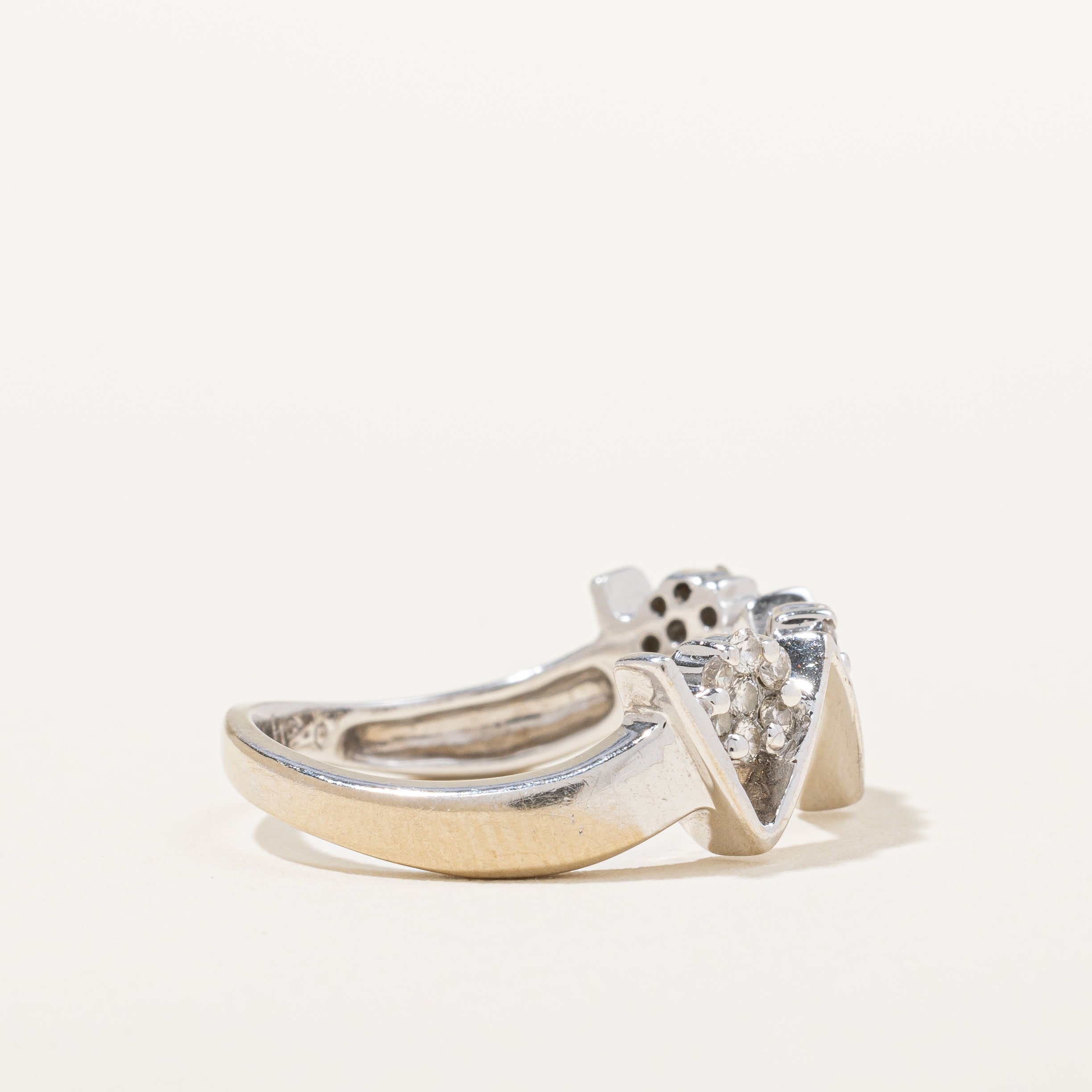 Floral Diamond Chevron Band | 0.21 ctw, SZ 6.5 |