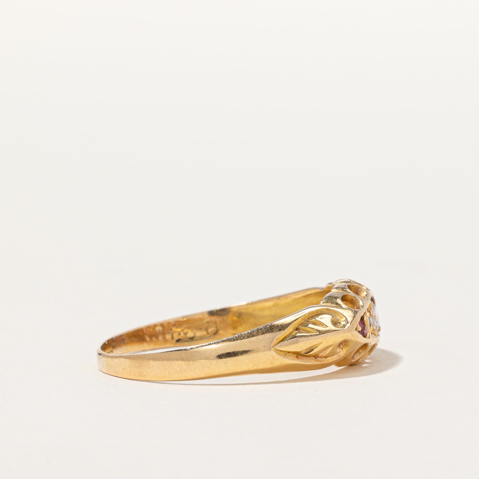 Bague Chester de 1907, poinçonnée, en or 18 carats, style édouardien, ornée de diamants et de rubis d'Europe ancienne | 0,12 ct au total, taille 7,25 |