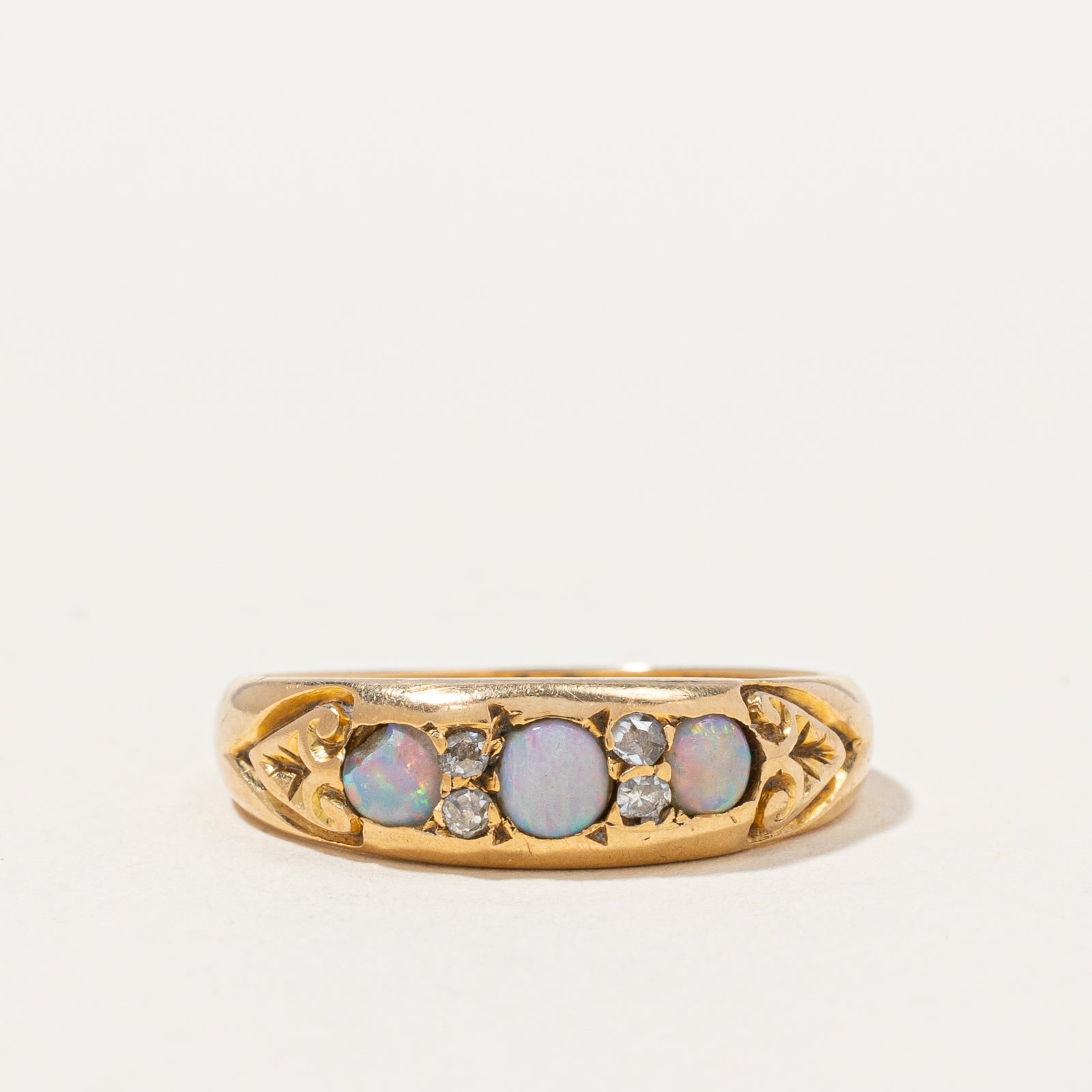 Bague en opale et diamants de l'époque victorienne, poinçonnée à Birmingham en 1887 | Taille 7,75 |