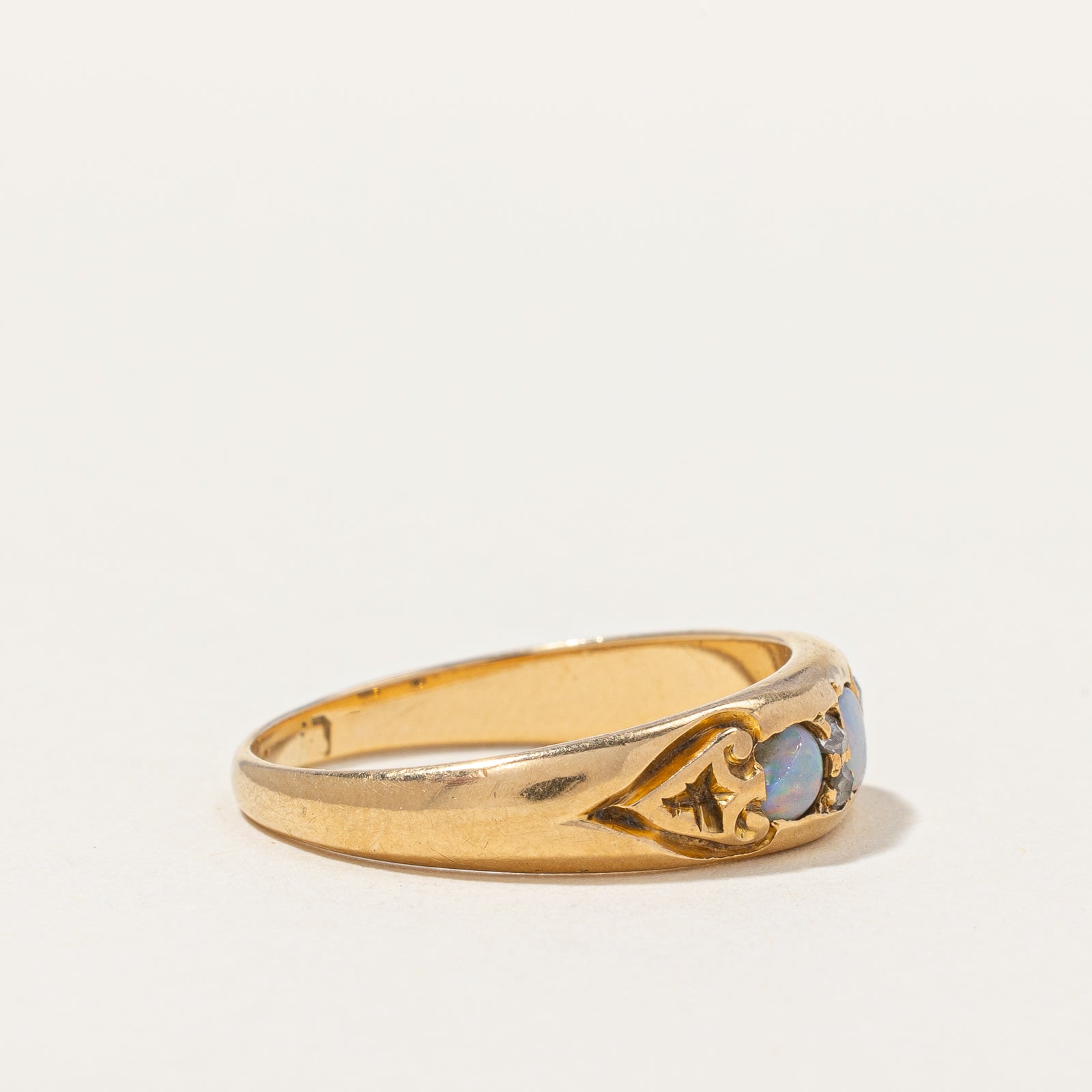 Bague en opale et diamants de l'époque victorienne, poinçonnée à Birmingham en 1887 | Taille 7,75 |