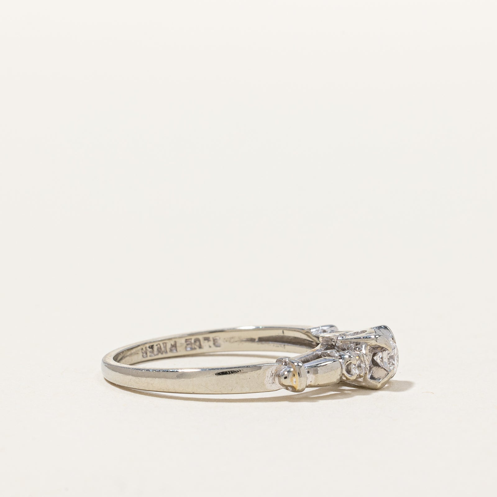 Bague vintage trois diamants | 0,12 ct au total, taille 6,25 |