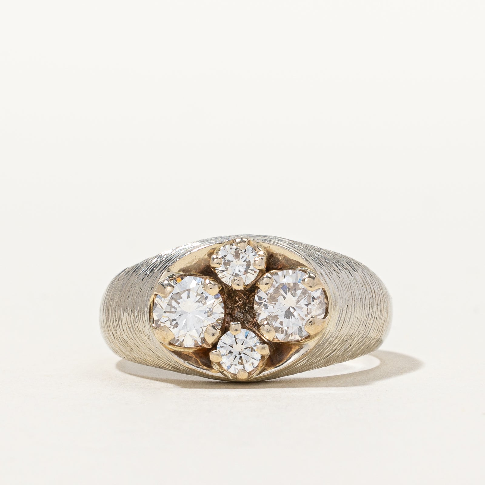 Bague texturée à quatre diamants | 1,06 ct au total | Taille 7,75 |
