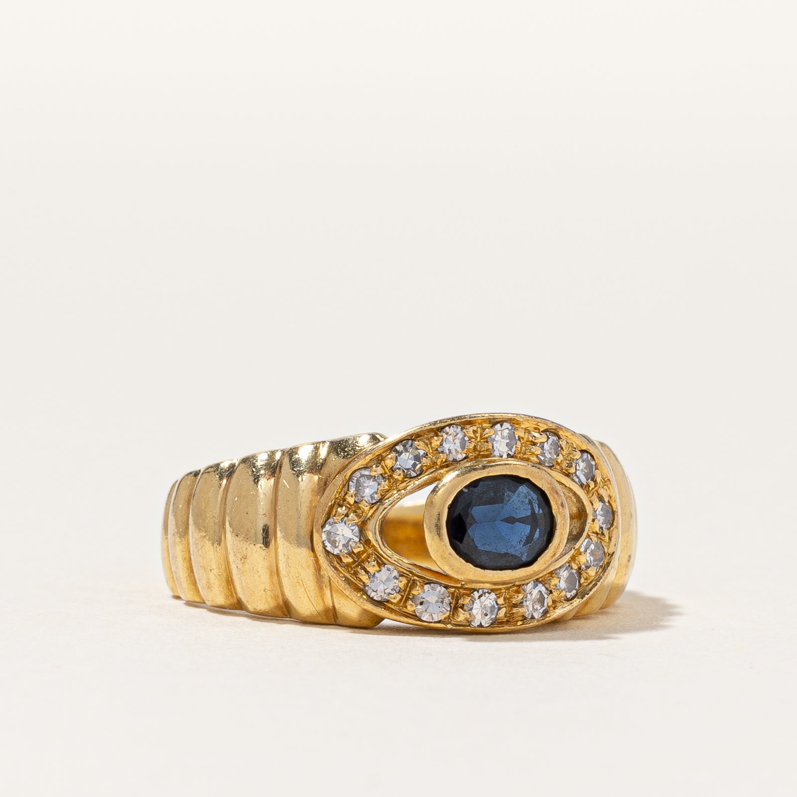Bague saphir et diamants sertis clos texturés | 0,28 ct, taille 5,75 |