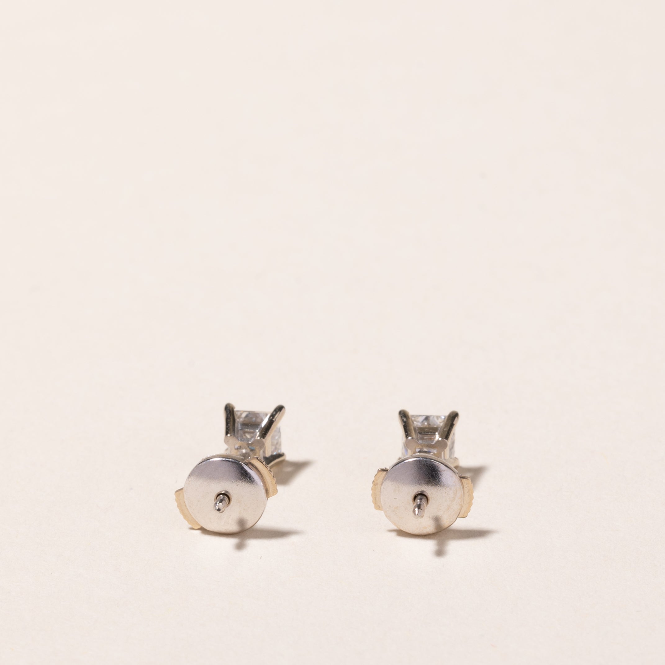 Boucles d'oreilles puces en diamant princesse | 0,62 ct |