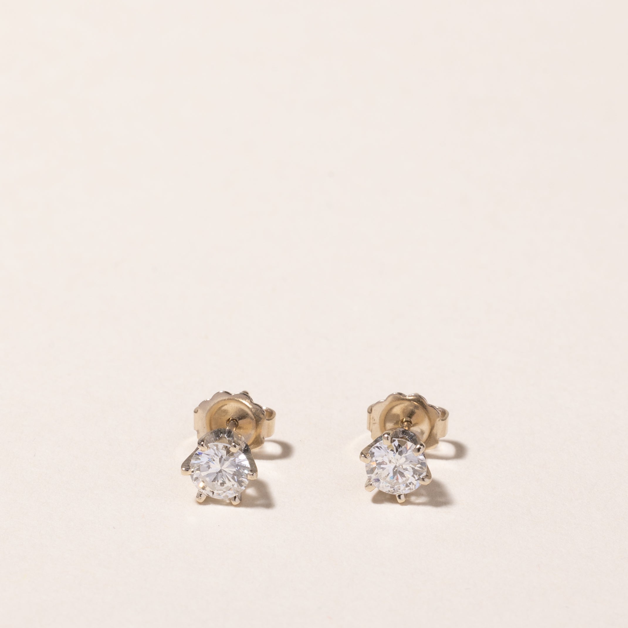 Boucles d'oreilles puces en or blanc 14 carats et diamants | 0,74 ct au total 11/2 G/G |