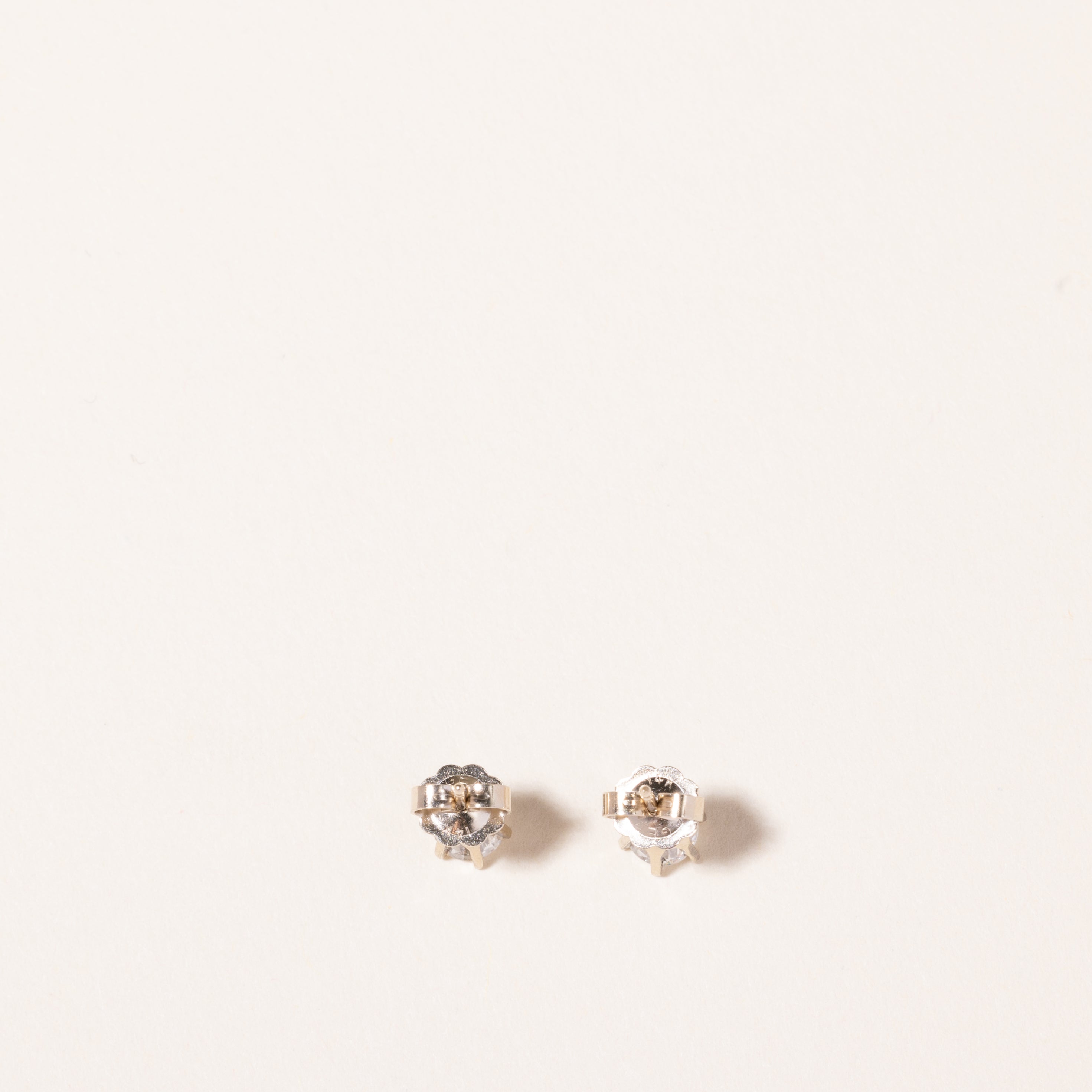 Boucles d'oreilles puces en or blanc 14 carats et diamants | 0,74 ct au total 11/2 G/G |