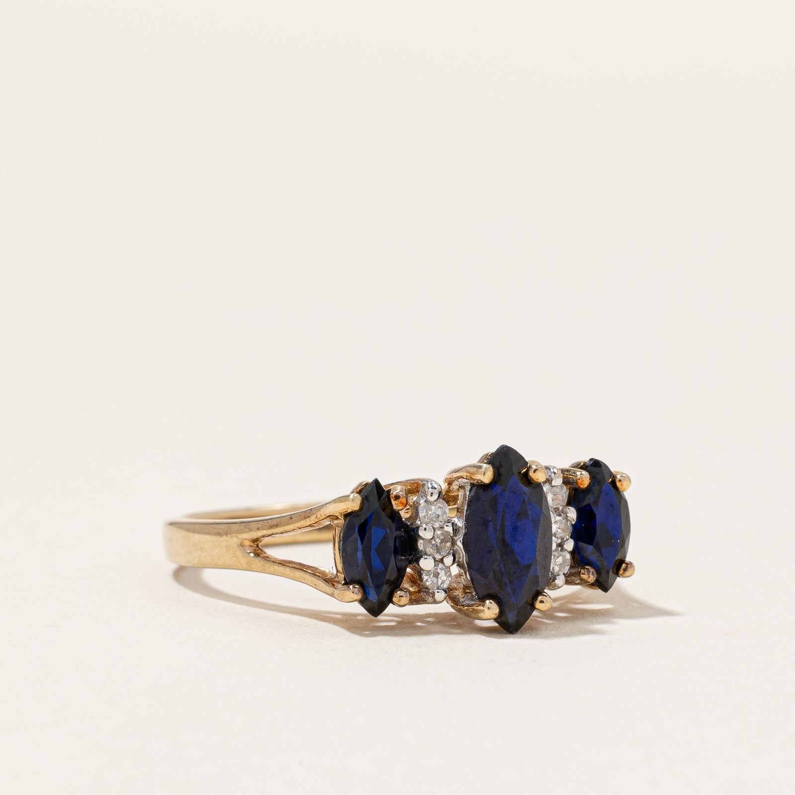 Bague cocktail en saphir synthétique et diamants naturels | 1,05 ct, 0,06 ct | Taille 6,75 |