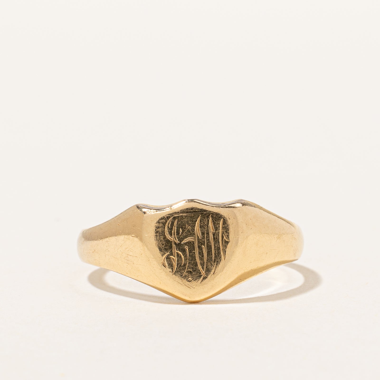 Bague initiale en or jaune 18 carats poinçonnée 1918 | Taille 9 |