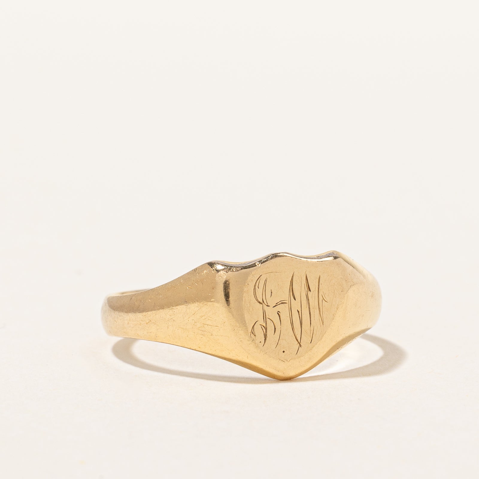 Bague initiale en or jaune 18 carats poinçonnée 1918 | Taille 9 |