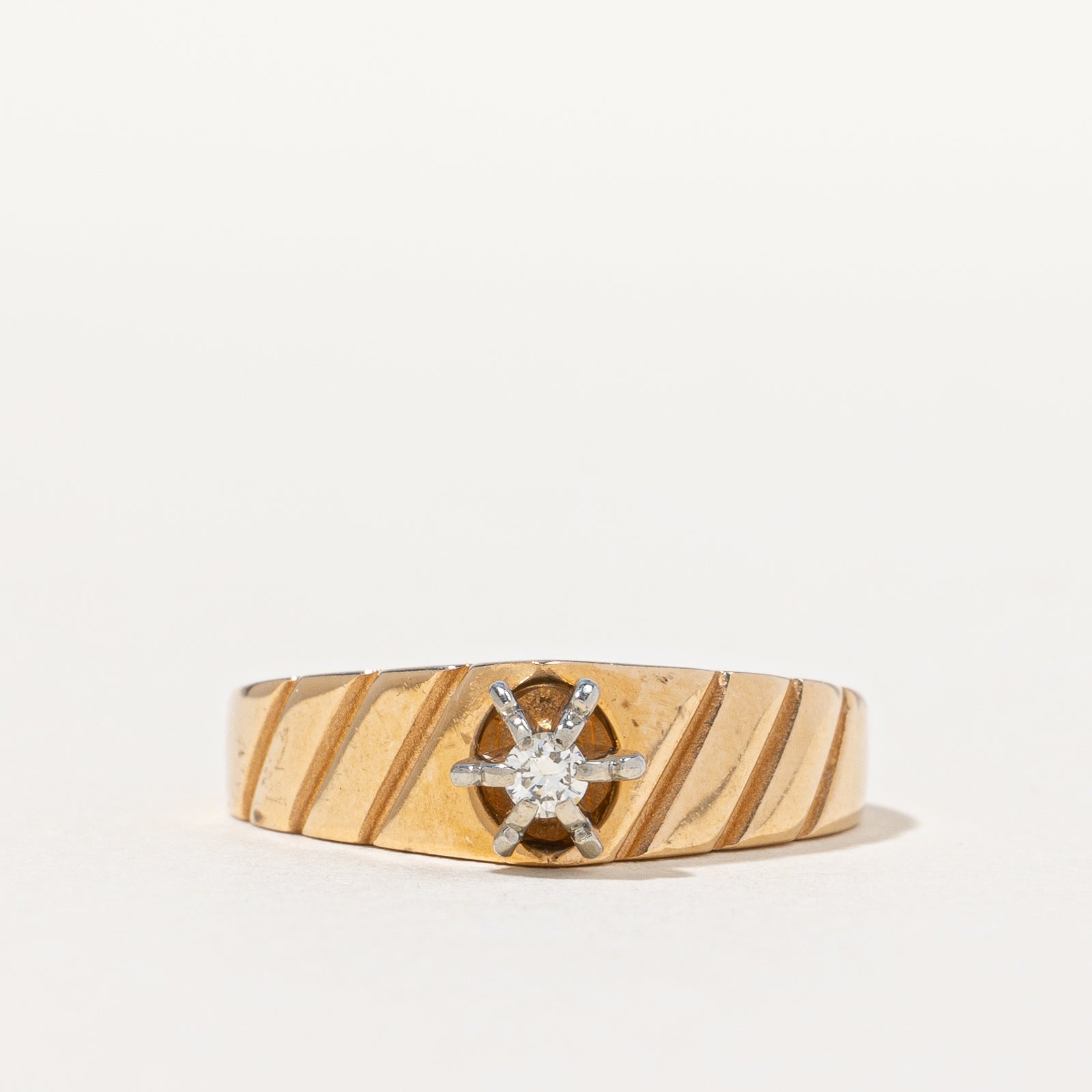 Bague sertie d'un diamant de grande taille | 0,05 ct | Taille 5,25 |