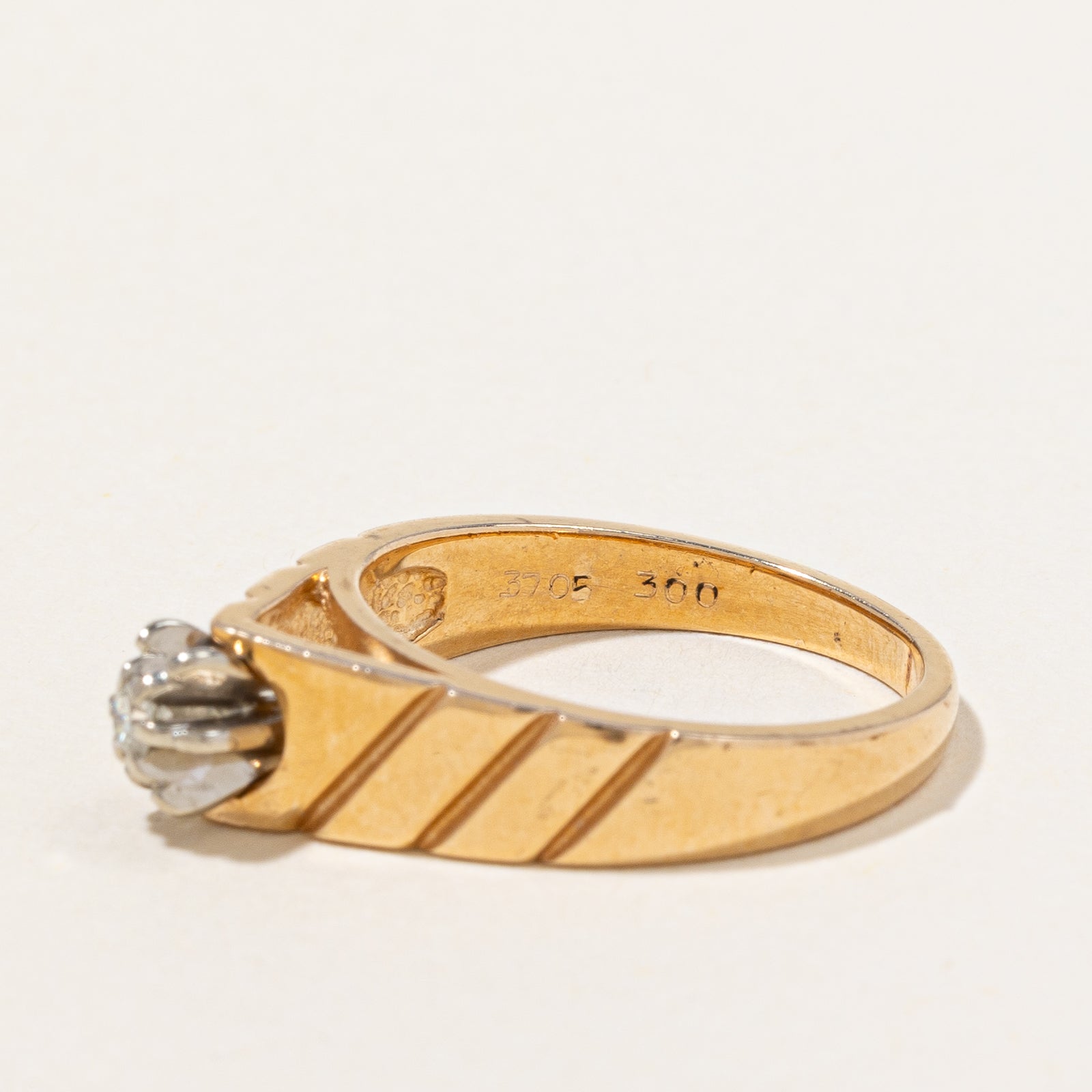 Bague sertie d'un diamant de grande taille | 0,05 ct | Taille 5,25 |
