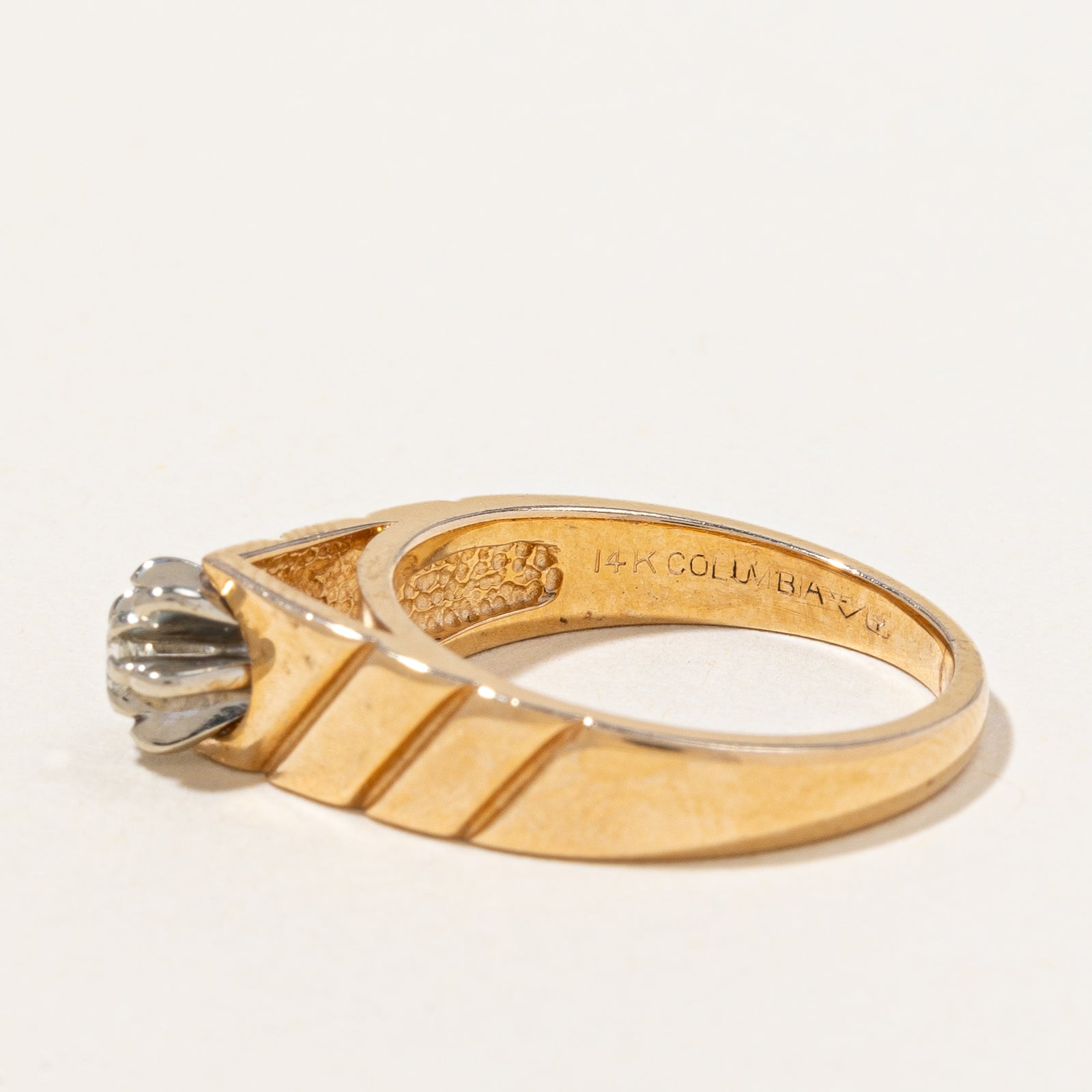 Bague sertie d'un diamant de grande taille | 0,05 ct | Taille 5,25 |