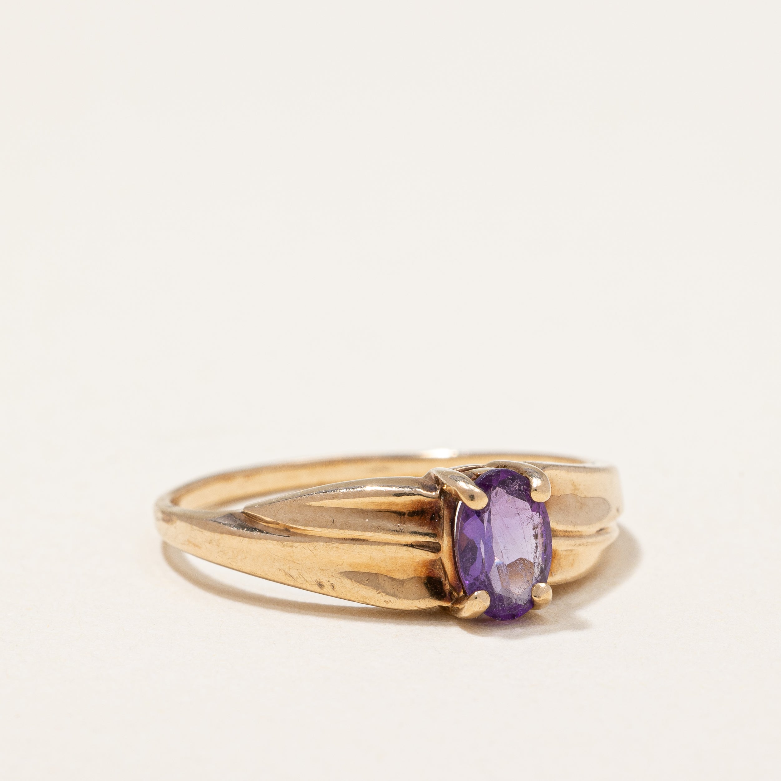 Oval Amethyst Solitaire Ring | 0.40 ctw | SZ 6.75 |