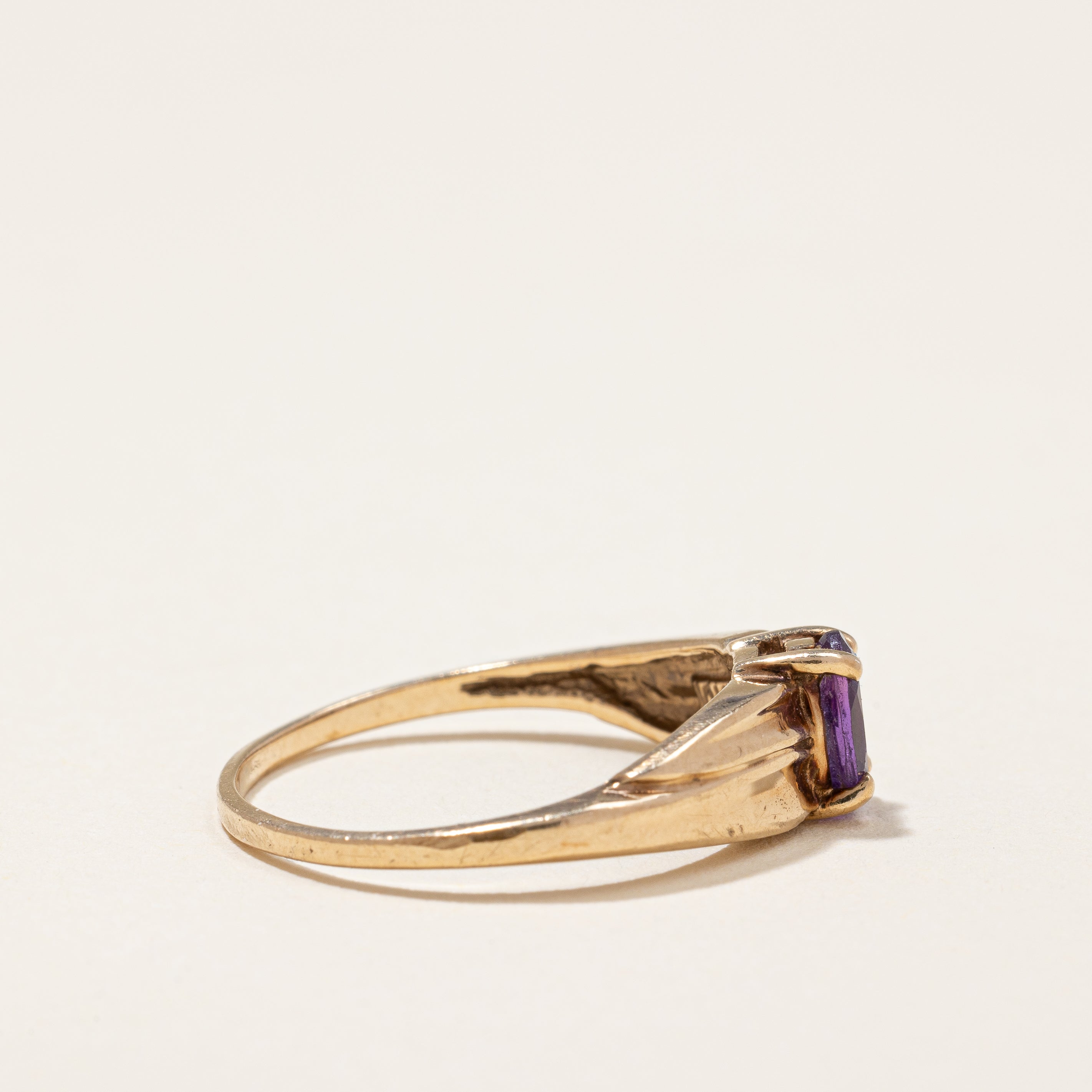 Oval Amethyst Solitaire Ring | 0.40 ctw | SZ 6.75 |