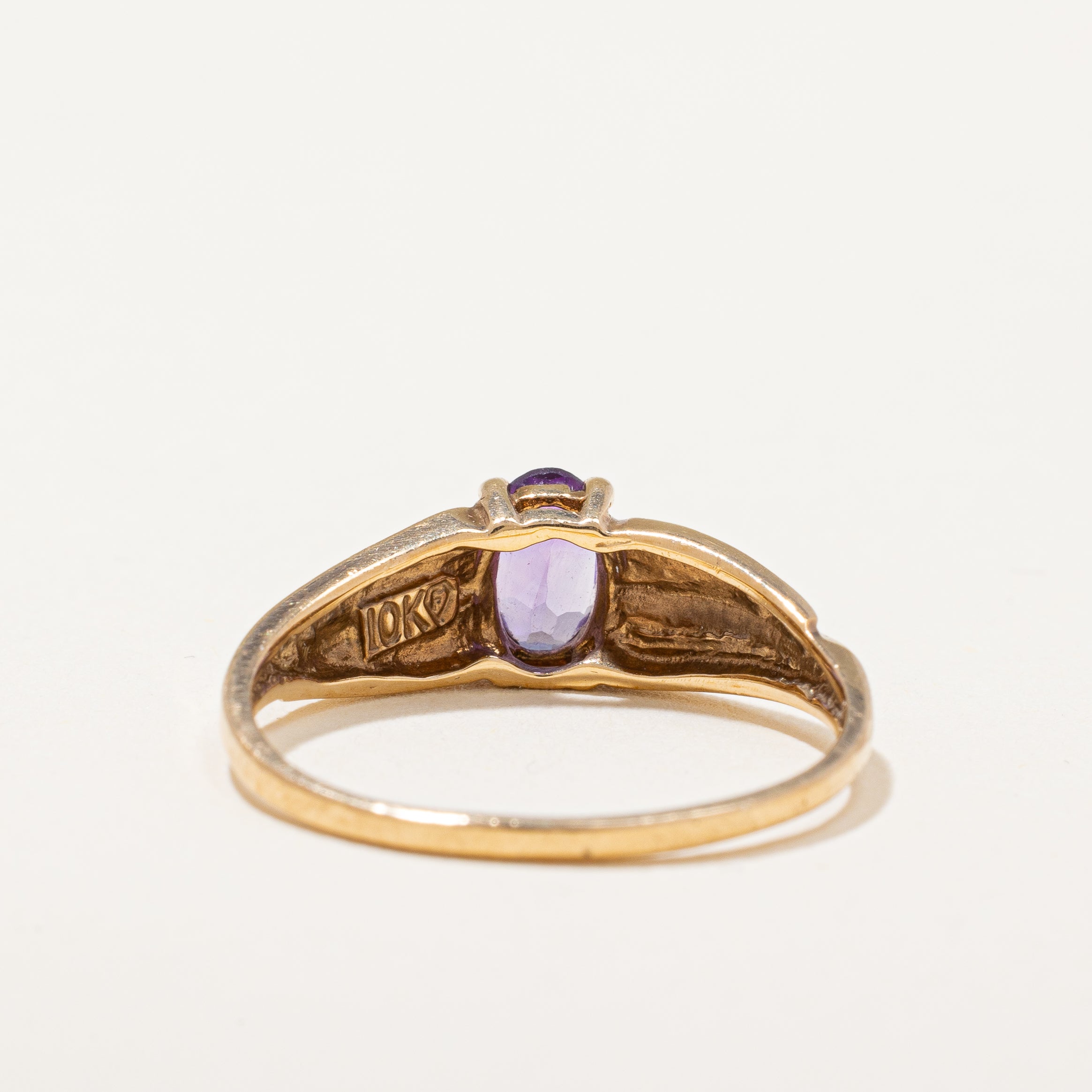 Oval Amethyst Solitaire Ring | 0.40 ctw | SZ 6.75 |