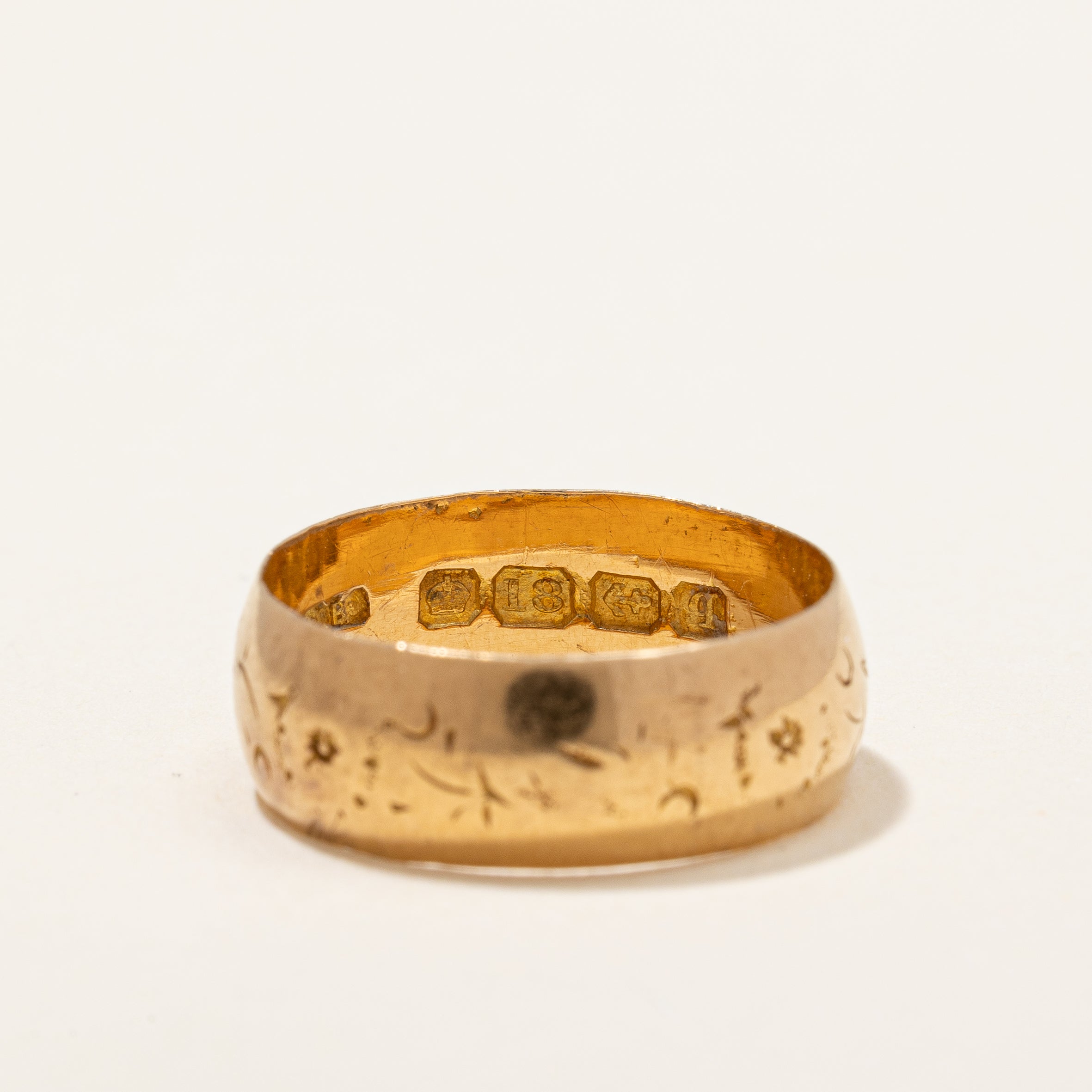 Bague large en or 18 carats, poinçonnée à Birmingham en 1915 et sculptée à la main | Taille 5,5 |