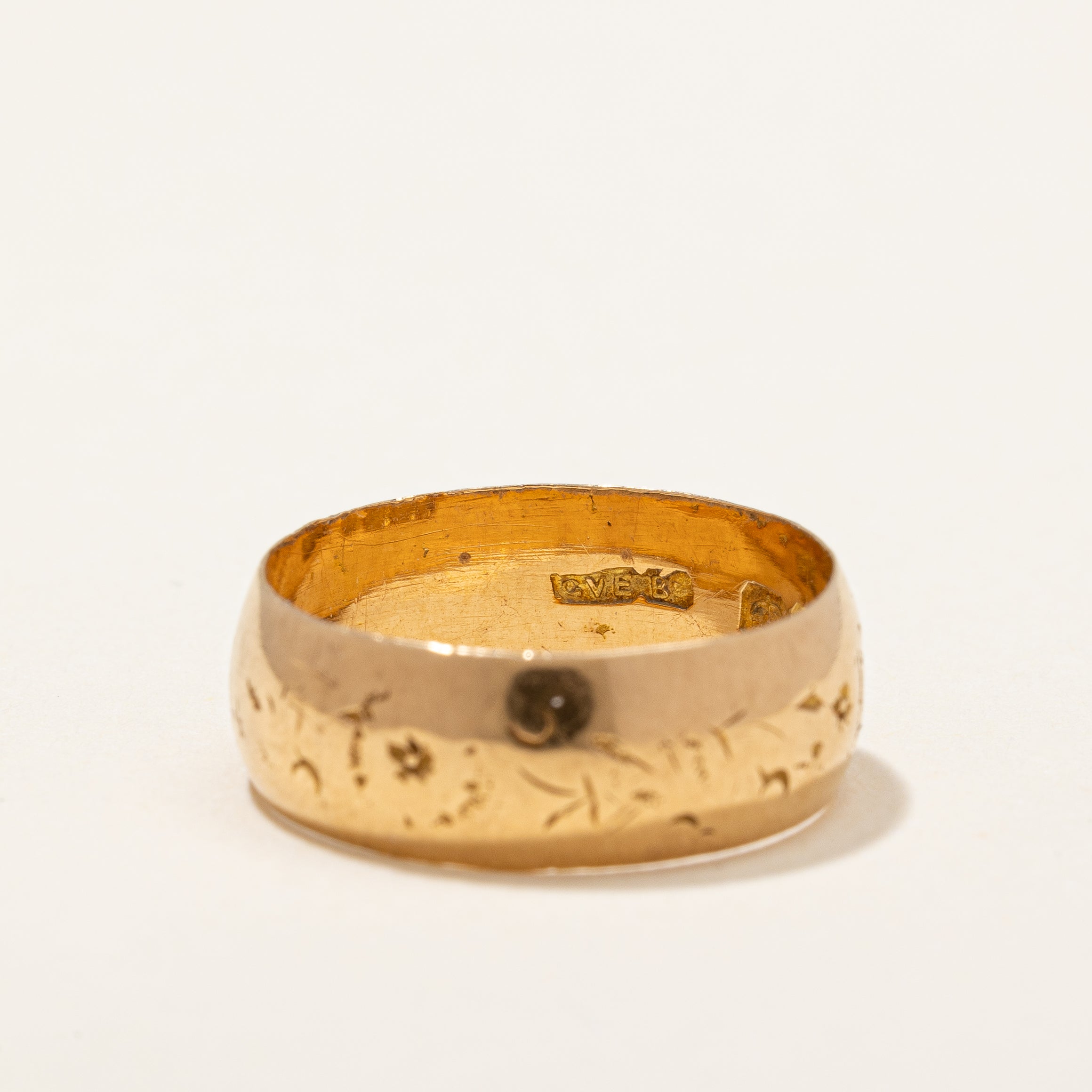 Bague large en or 18 carats, poinçonnée à Birmingham en 1915 et sculptée à la main | Taille 5,5 |