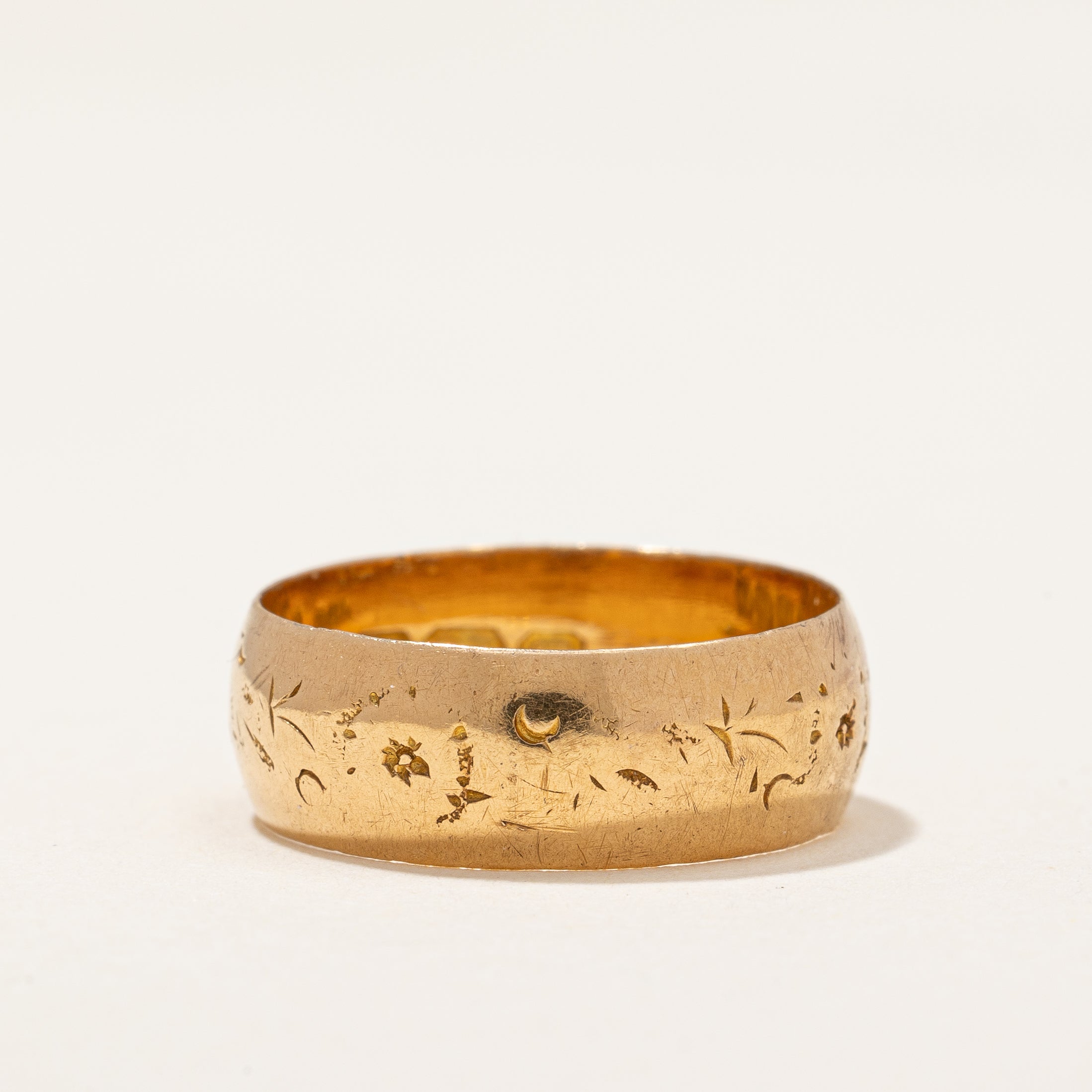 Bague large en or 18 carats, poinçonnée à Birmingham en 1915 et sculptée à la main | Taille 5,5 |