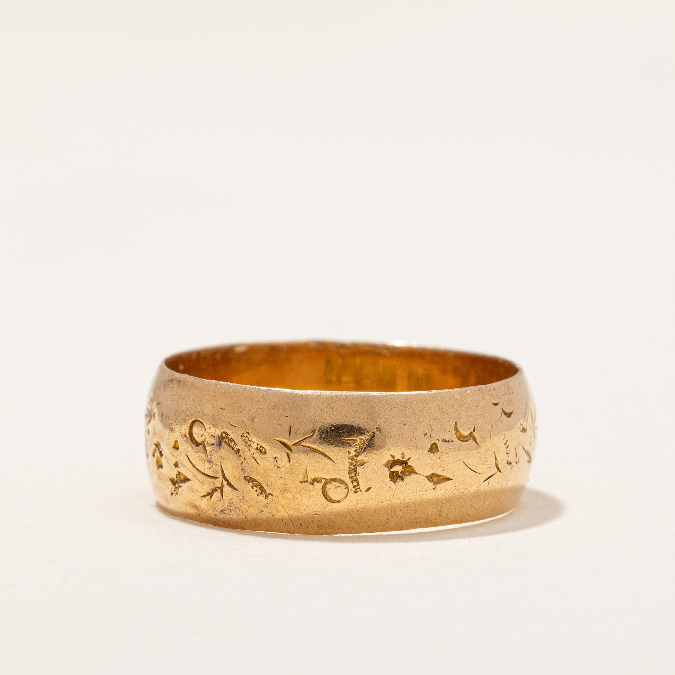 Bague large en or 18 carats, poinçonnée à Birmingham en 1915 et sculptée à la main | Taille 5,5 |