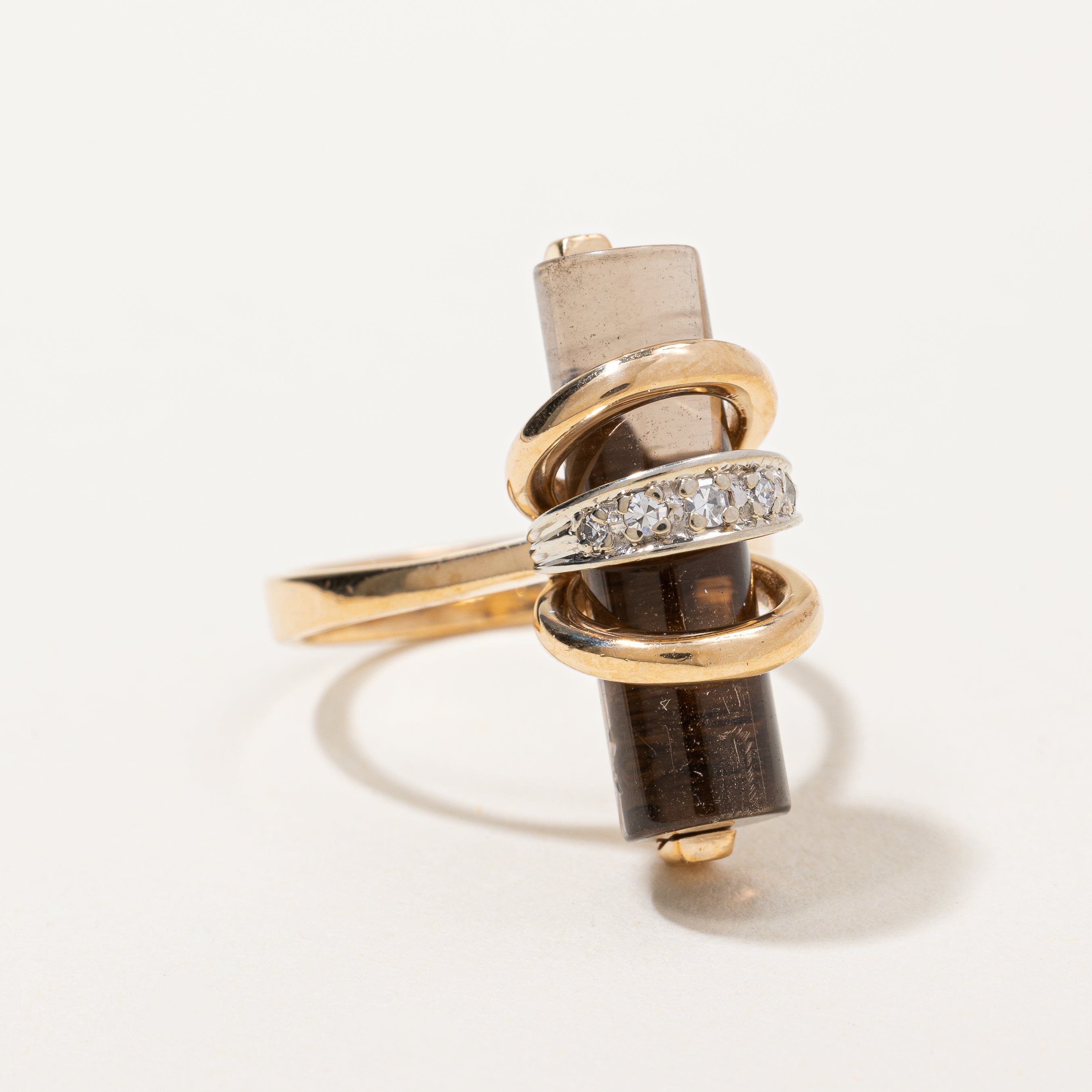 Bague cocktail en quartz fumé et diamants | 0,05 ct au total, 5,50 ct | Taille 8,75 |