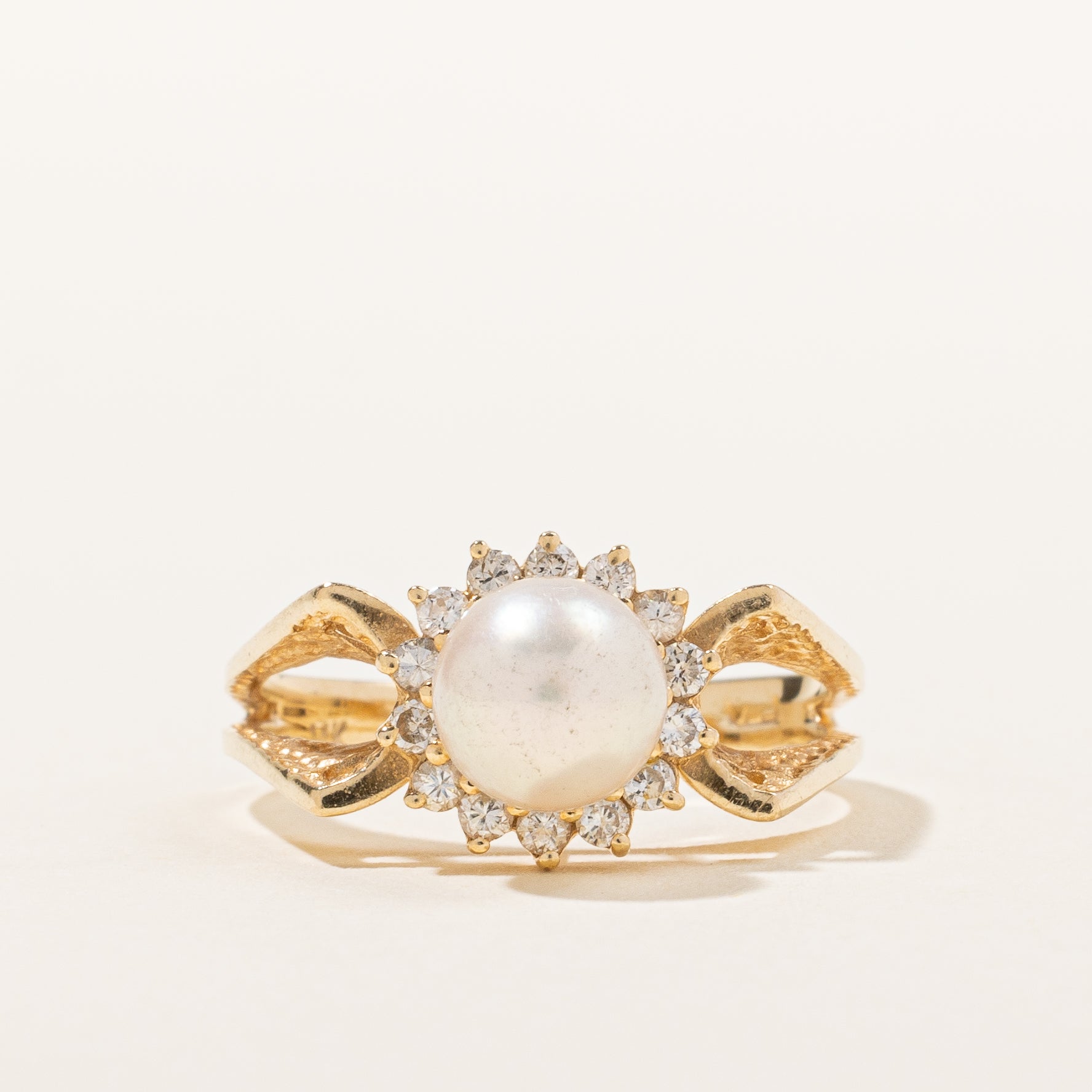 Pearl & Diamond Halo Ring | 0.21ctw | SZ 6 |