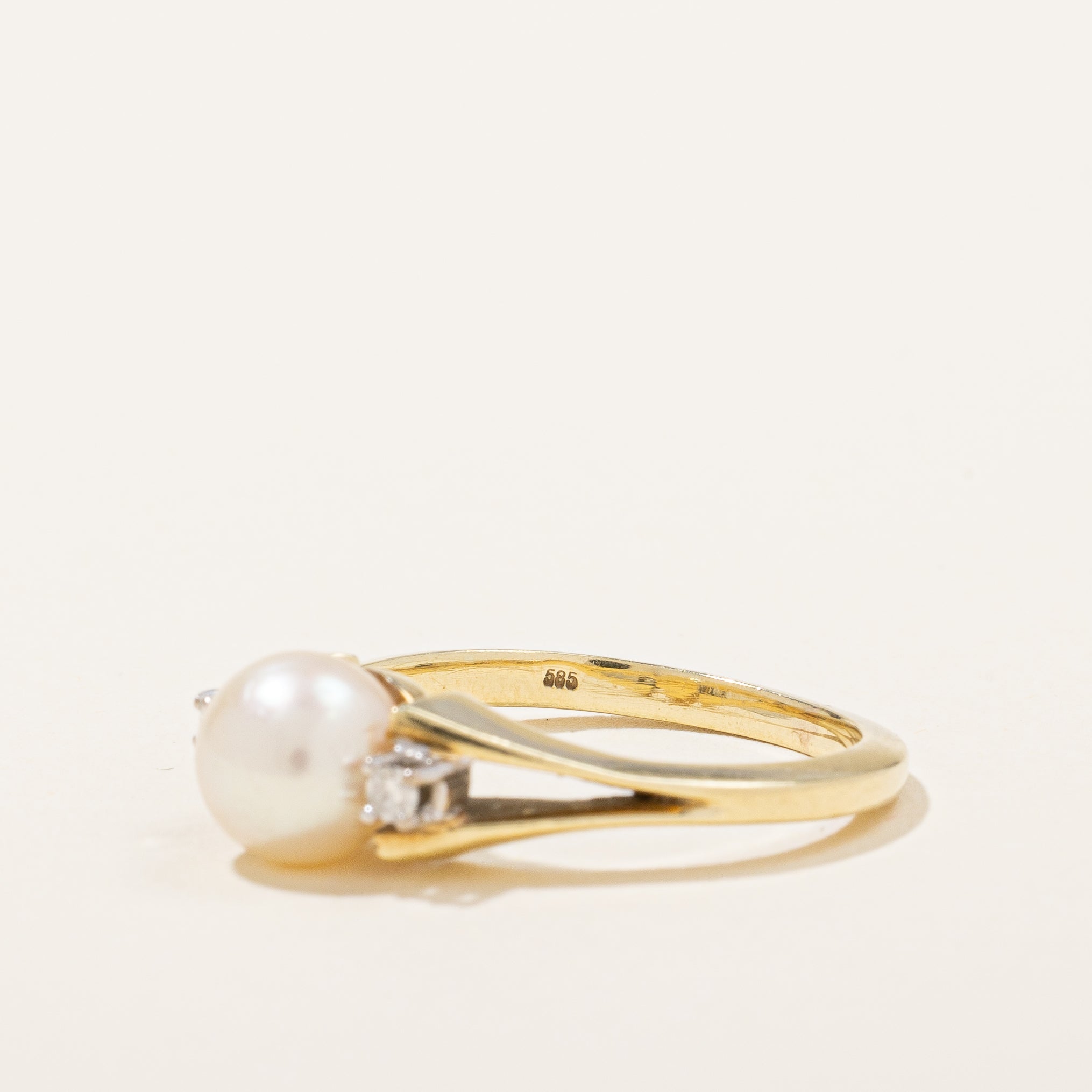 Pearl & Diamond Ring | 0.05ctw | SZ 6.75 |