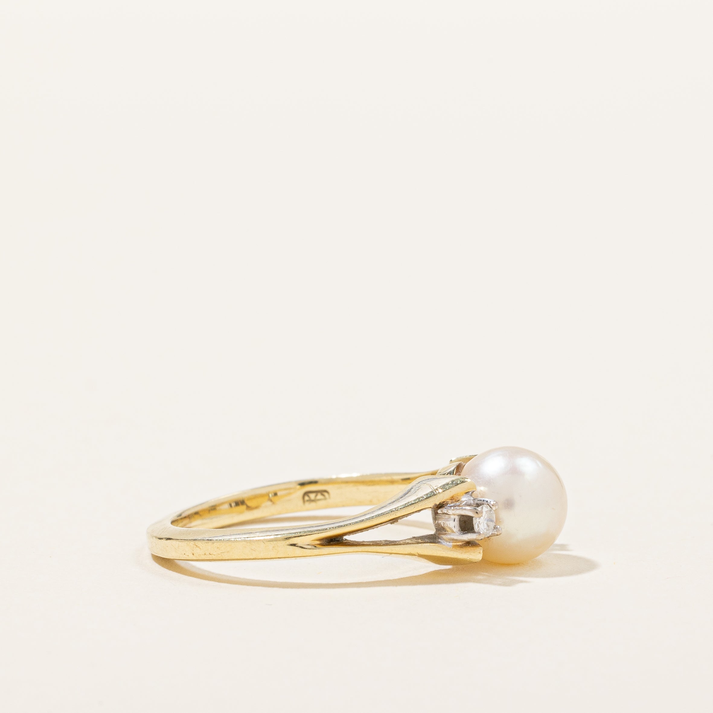 Pearl & Diamond Ring | 0.05ctw | SZ 6.75 |