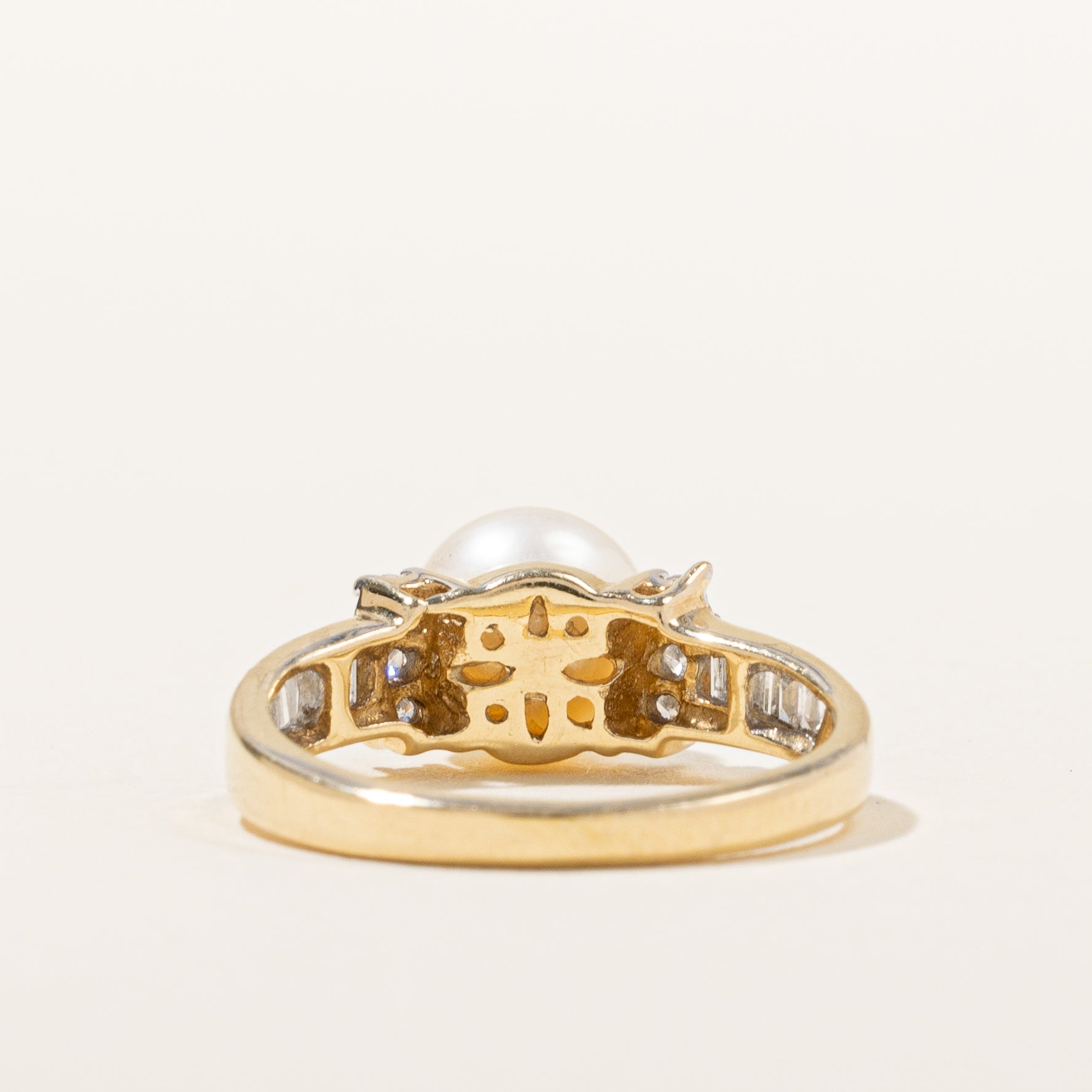 Pearl & Diamond Ring | 0.27ctw | SZ 5 |