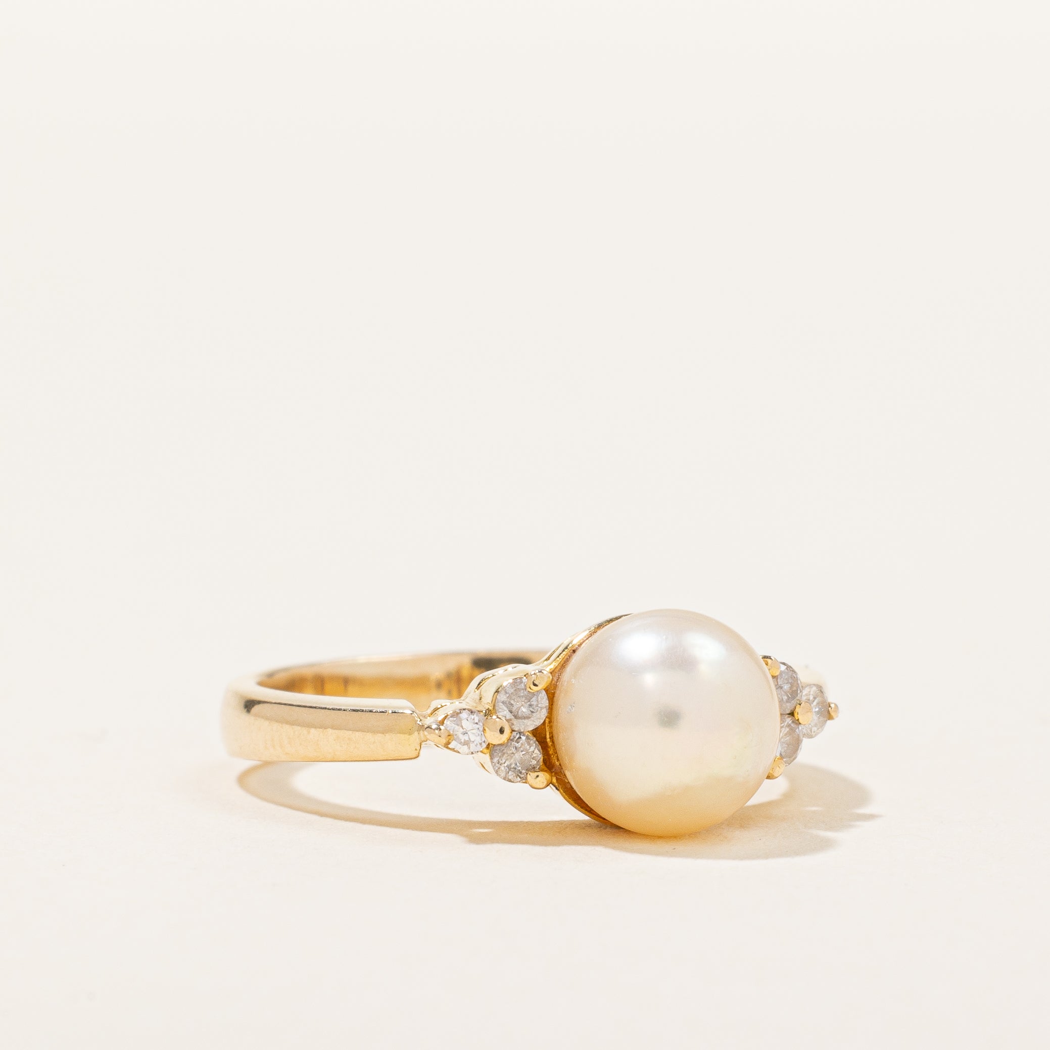 Pearl & Diamond Ring | 0.12ctw | SZ 5.75 |
