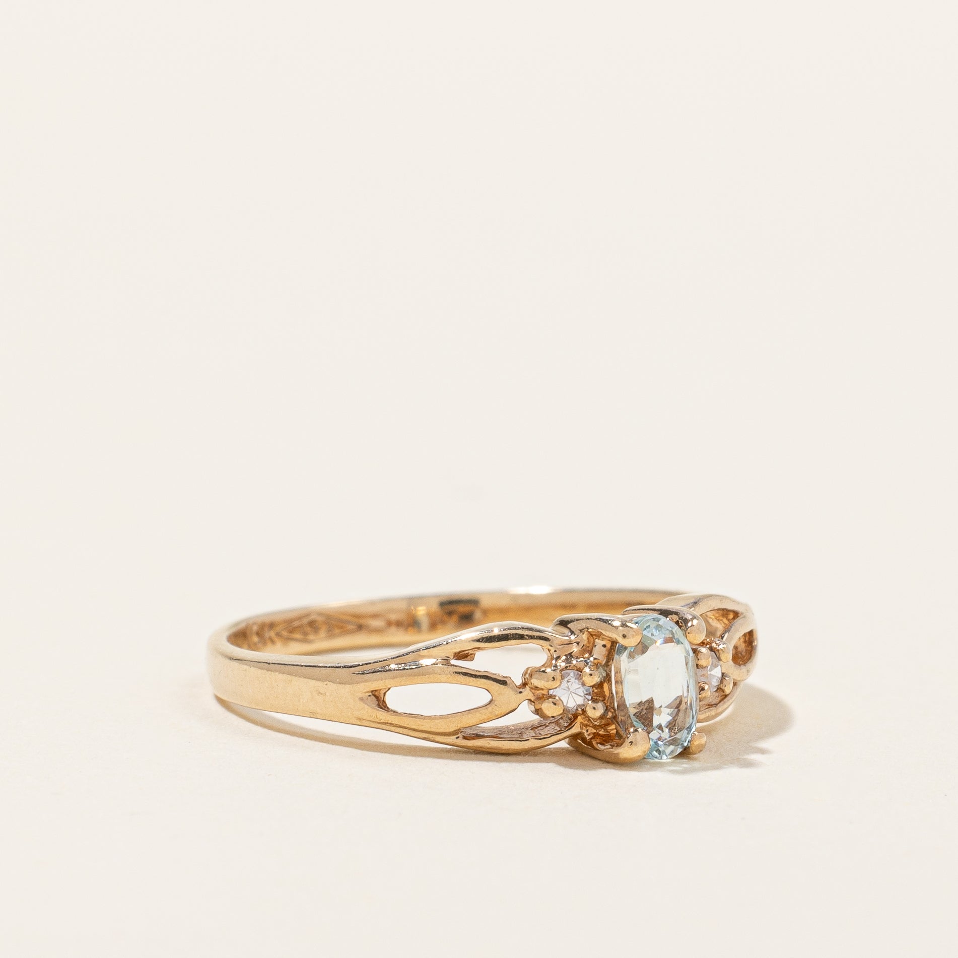 Aquamarine & Diamond Ring | 0.20ct, 0.02ctw | SZ 6 |