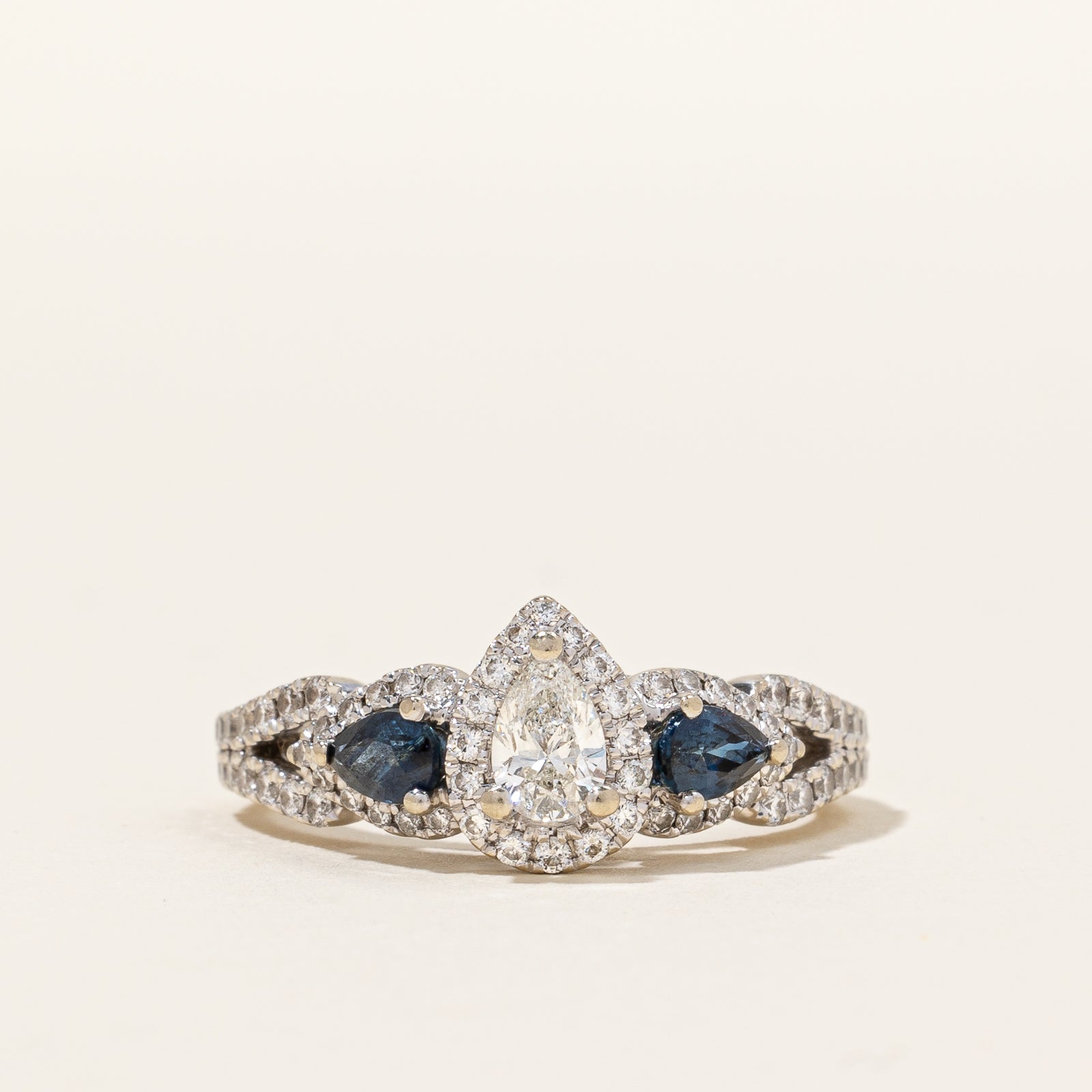Bague de fiançailles halo diamant poire et saphir | 0,88 ct | 0,50 ct | Taille 6,5 |