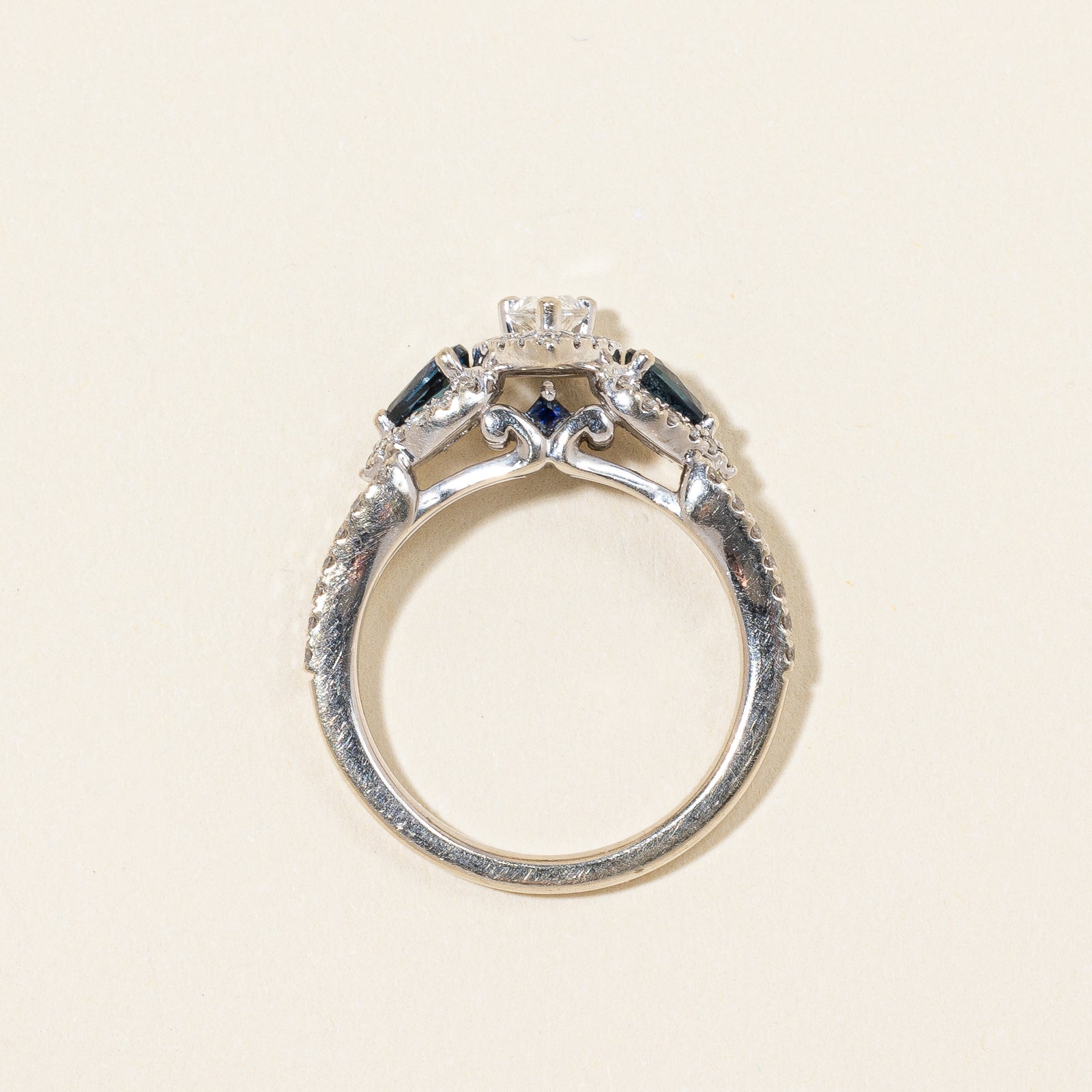 Bague de fiançailles halo diamant poire et saphir | 0,88 ct | 0,50 ct | Taille 6,5 |