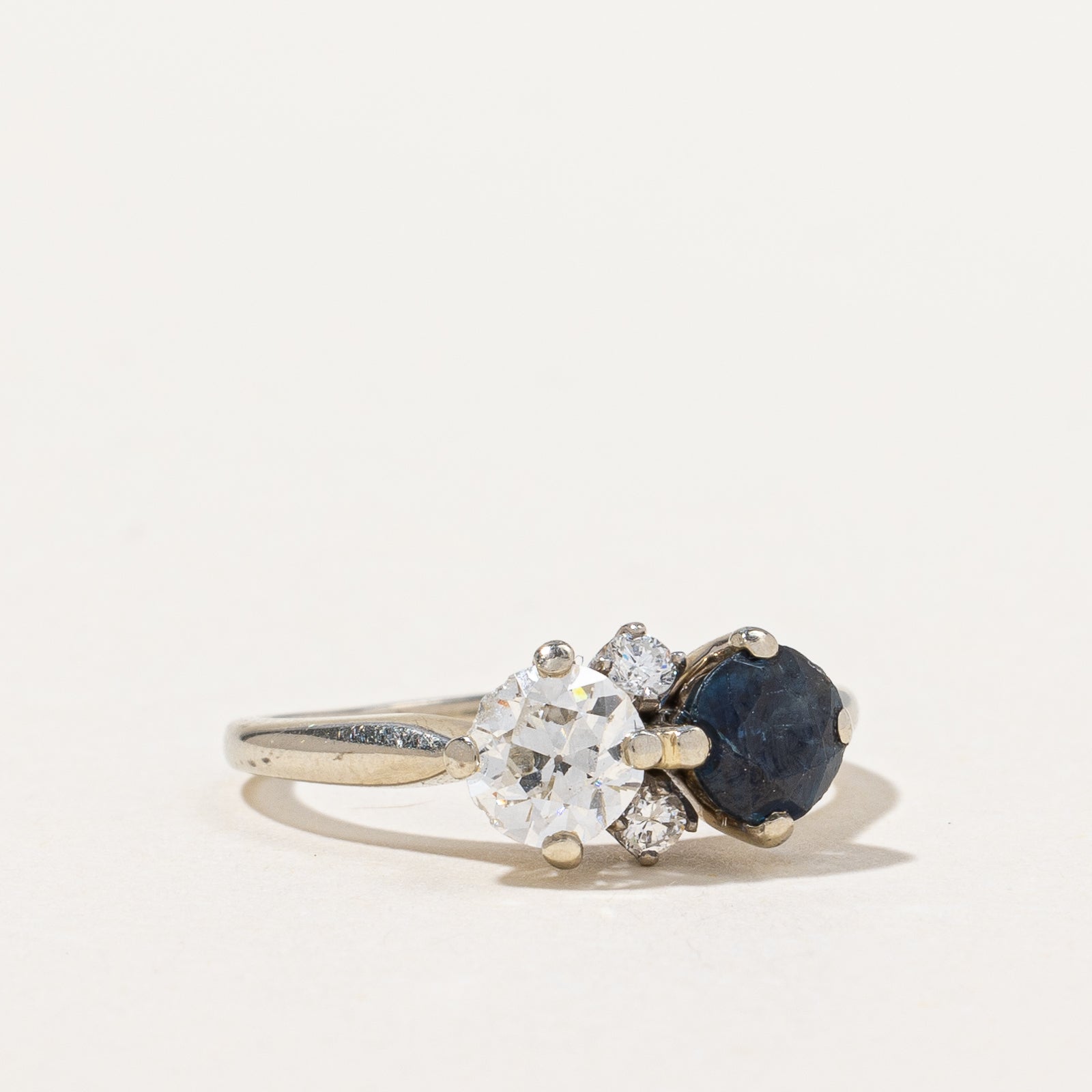 Bague ancienne européenne en diamant et saphir | 0,61 ct au total, 0,50 ct | Taille 5,25 |