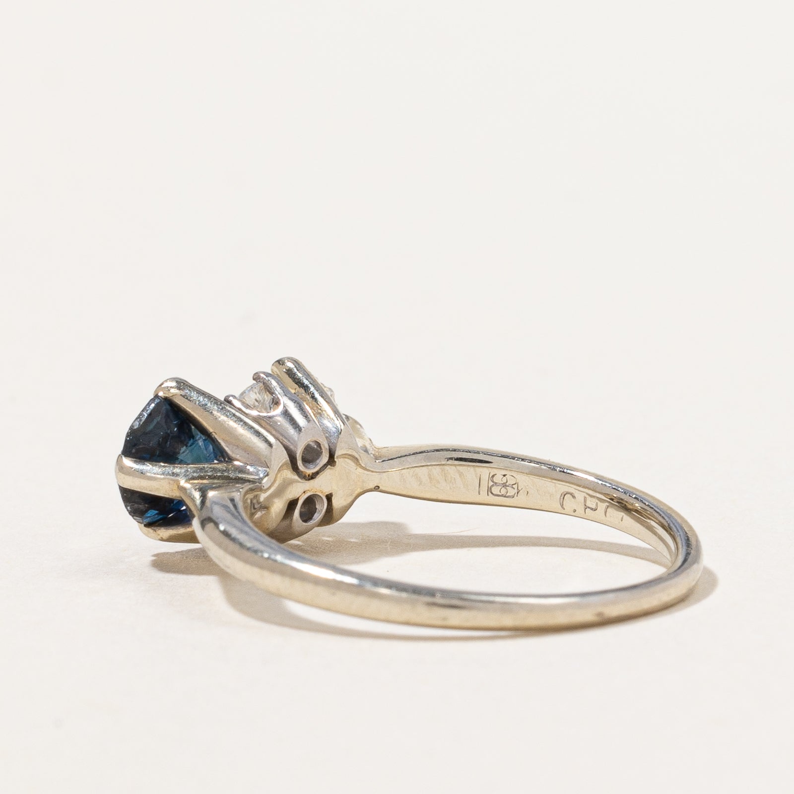 Bague ancienne européenne en diamant et saphir | 0,61 ct au total, 0,50 ct | Taille 5,25 |