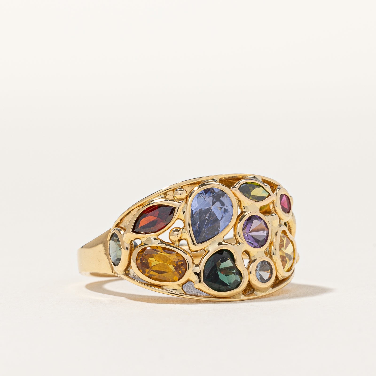 Bague en or jaune 18 carats sertie de plusieurs pierres précieuses | 2,60 carats au total | Taille 7