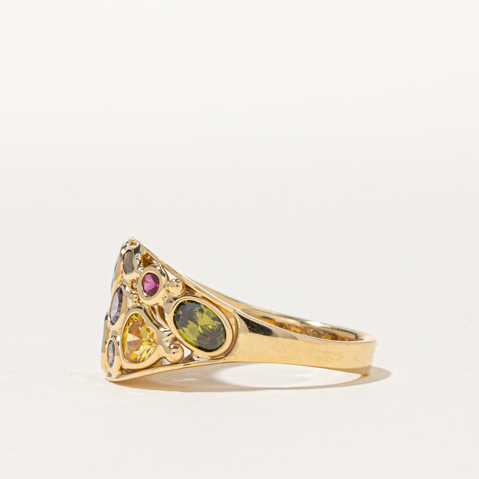 Bague en or jaune 18 carats sertie de plusieurs pierres précieuses | 2,60 carats au total | Taille 7