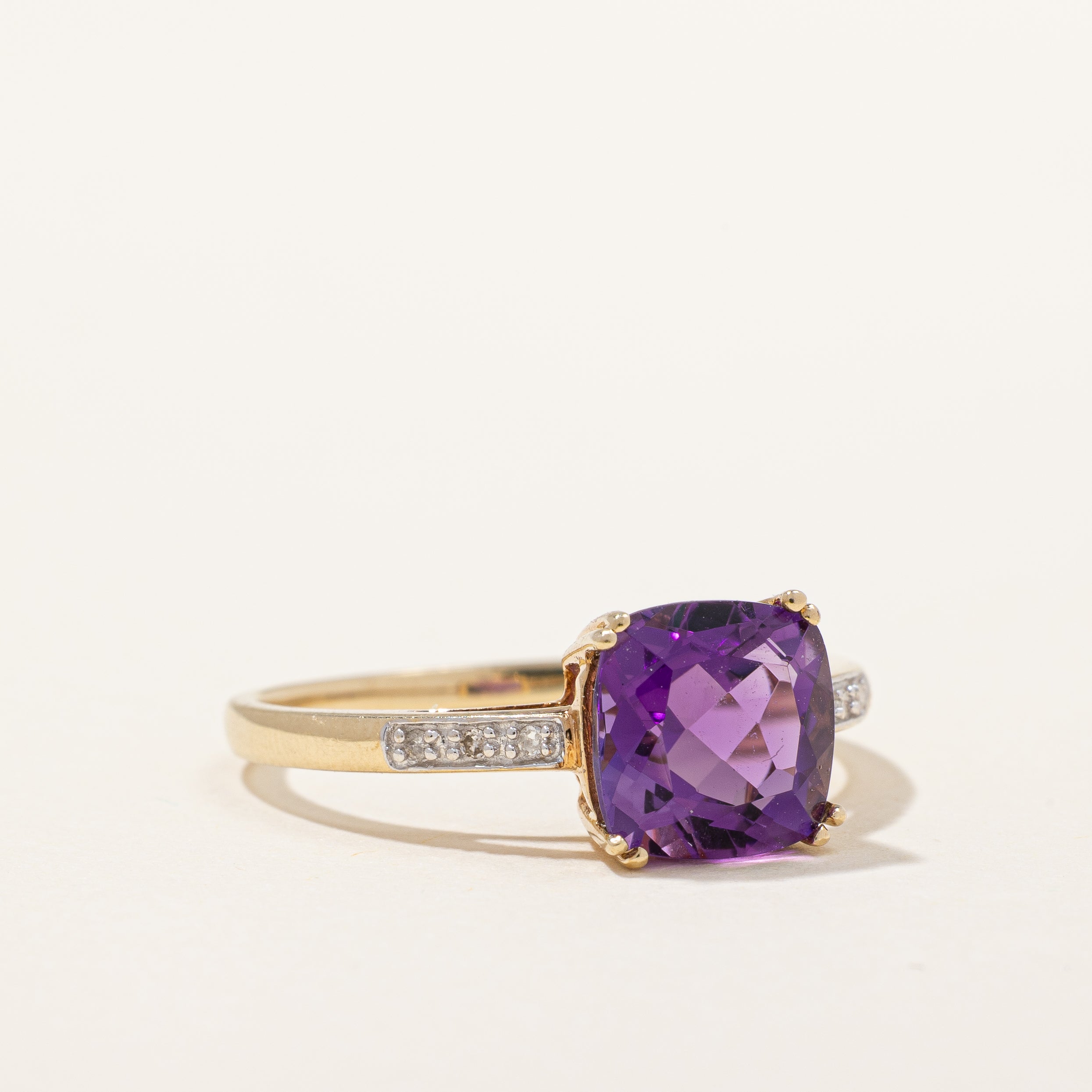 Bague cocktail améthyste et diamants | 1,70 ct, 0,03 ct au total | Taille 7,25 |